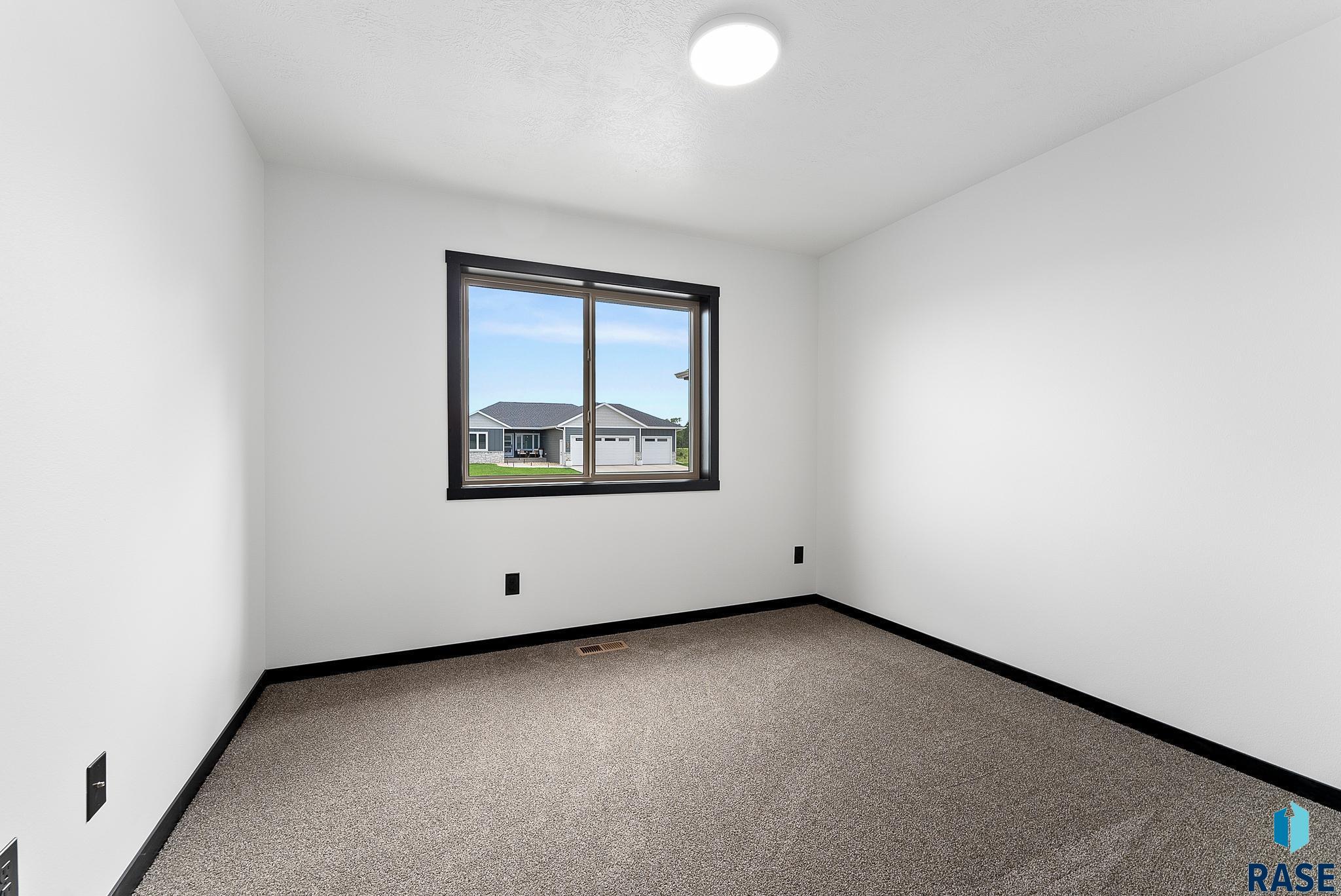 Harrisburg, South Dakota 57032, United States, 5 Bedrooms Bedrooms, ,3 BathroomsBathrooms,Residential,Active,169312