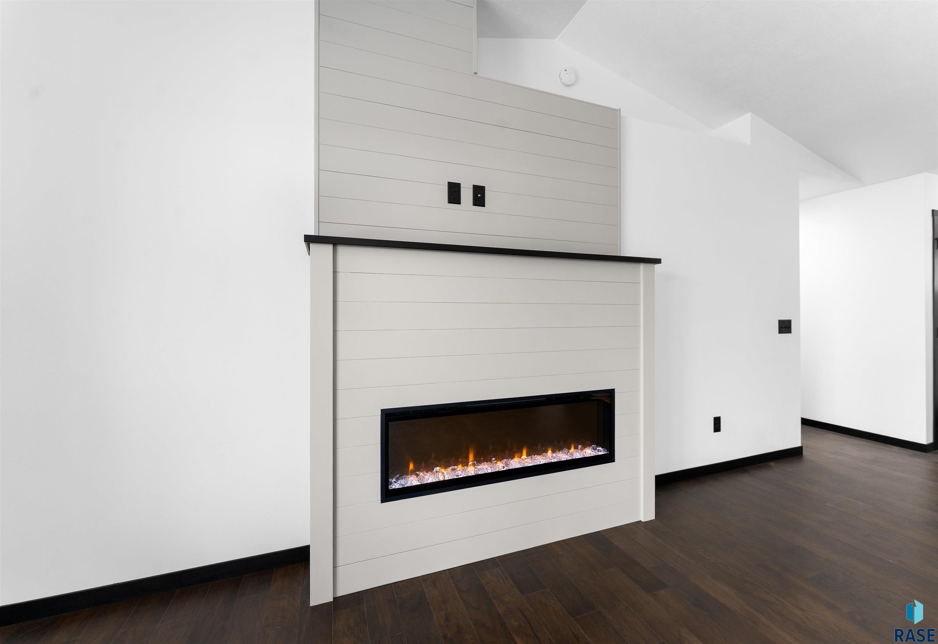 Harrisburg, South Dakota 57032, United States, 5 Bedrooms Bedrooms, ,3 BathroomsBathrooms,Residential,Active,169312