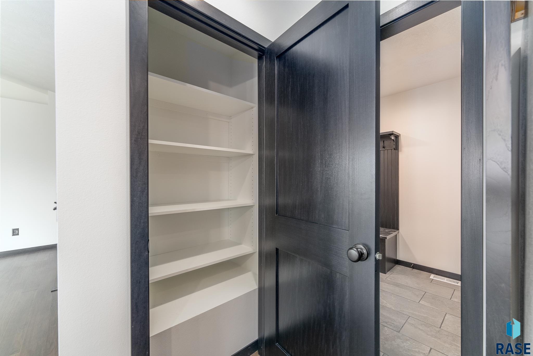 Harrisburg, South Dakota 57032, United States, 5 Bedrooms Bedrooms, ,3 BathroomsBathrooms,Residential,Active,169312