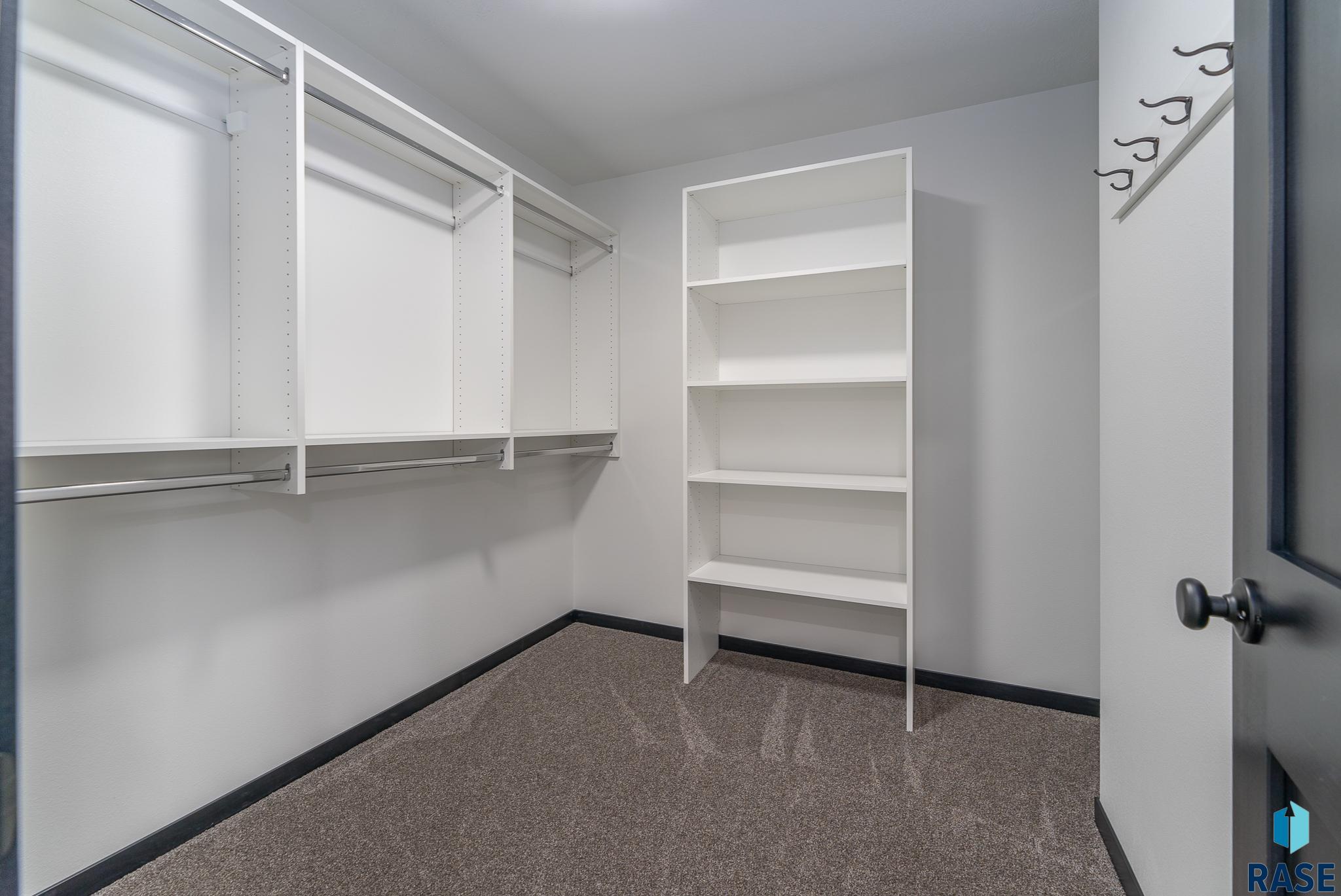 Harrisburg, South Dakota 57032, United States, 5 Bedrooms Bedrooms, ,3 BathroomsBathrooms,Residential,Active,169312