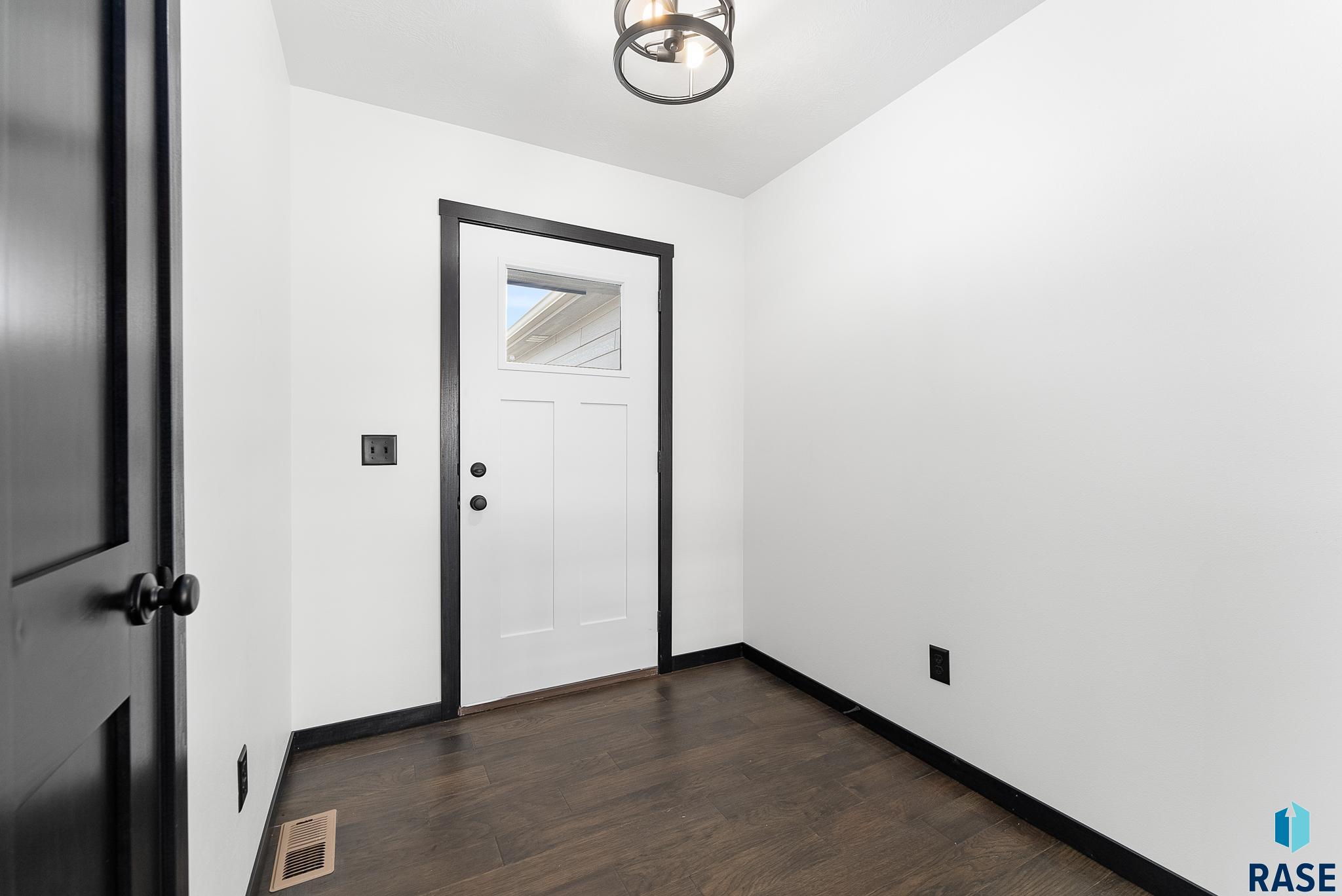 Harrisburg, South Dakota 57032, United States, 5 Bedrooms Bedrooms, ,3 BathroomsBathrooms,Residential,Active,169312