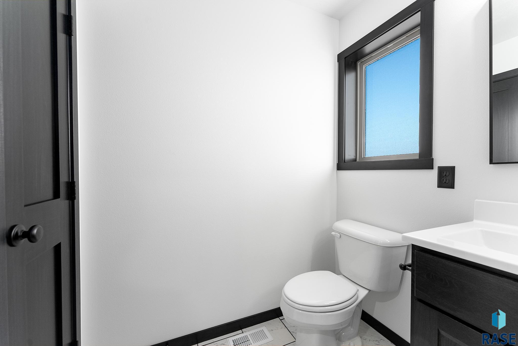 Harrisburg, South Dakota 57032, United States, 5 Bedrooms Bedrooms, ,3 BathroomsBathrooms,Residential,Active,169312