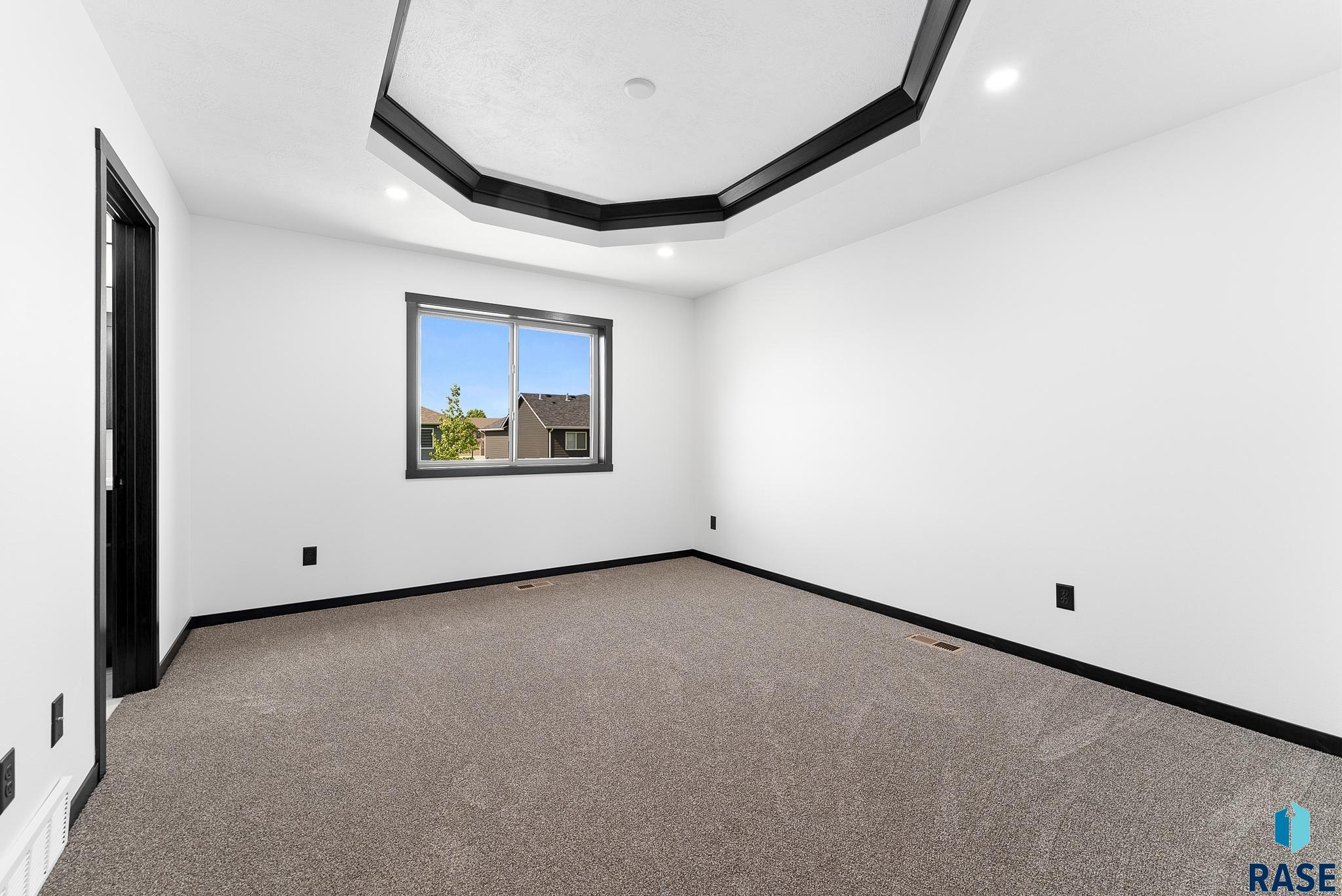 Harrisburg, South Dakota 57032, United States, 5 Bedrooms Bedrooms, ,3 BathroomsBathrooms,Residential,Active,169312