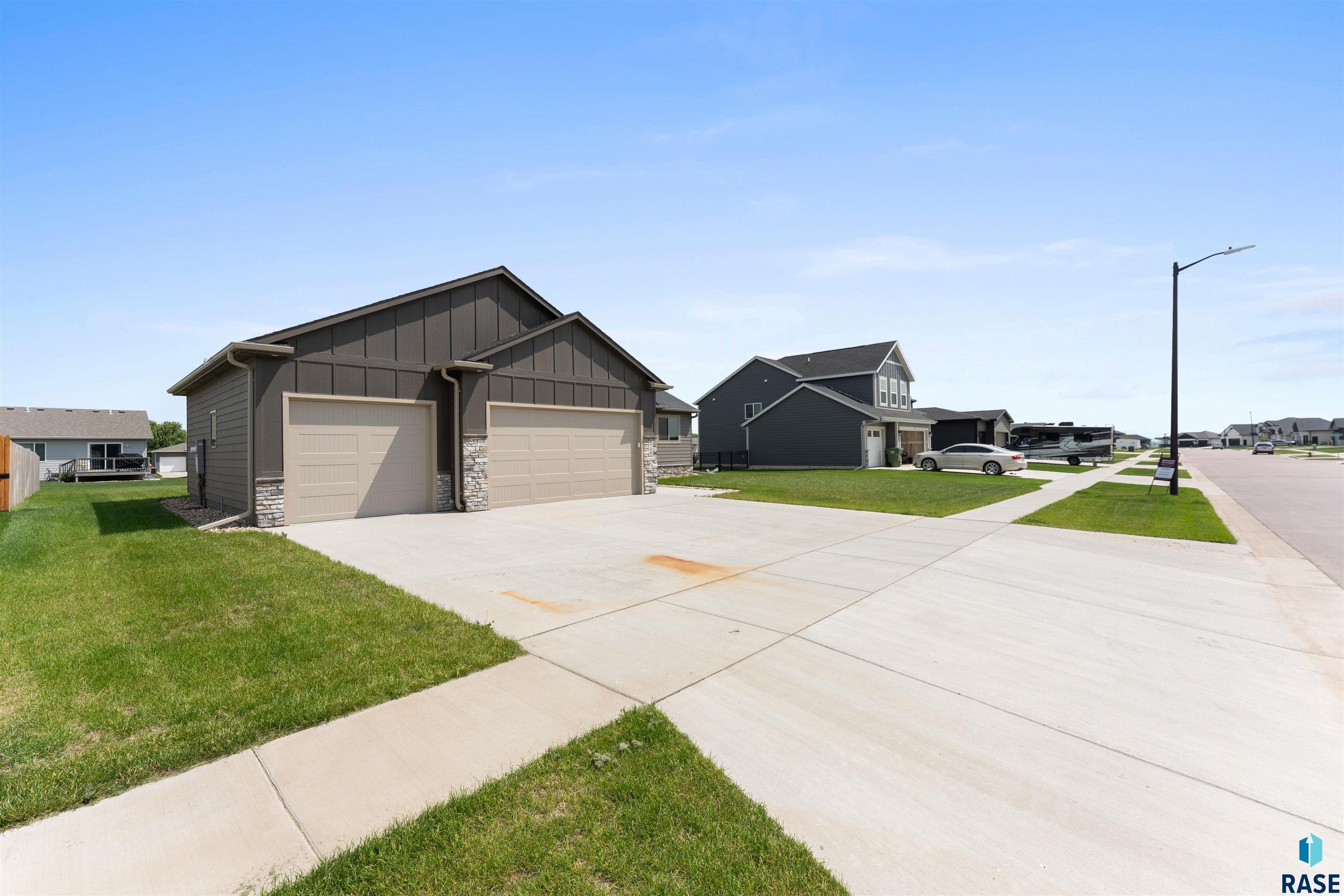 Harrisburg, South Dakota 57032, United States, 5 Bedrooms Bedrooms, ,3 BathroomsBathrooms,Residential,Active,169312