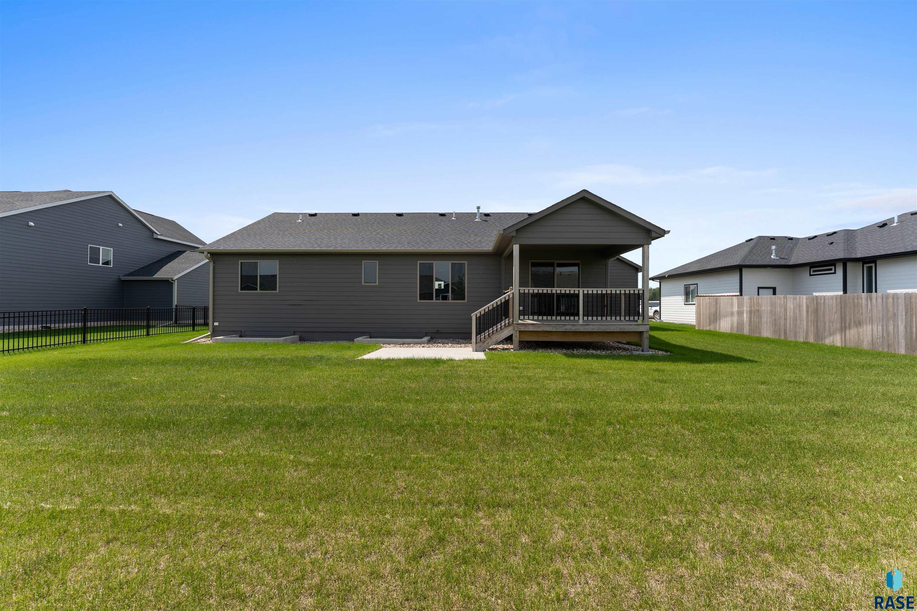 Harrisburg, South Dakota 57032, United States, 5 Bedrooms Bedrooms, ,3 BathroomsBathrooms,Residential,Active,169312