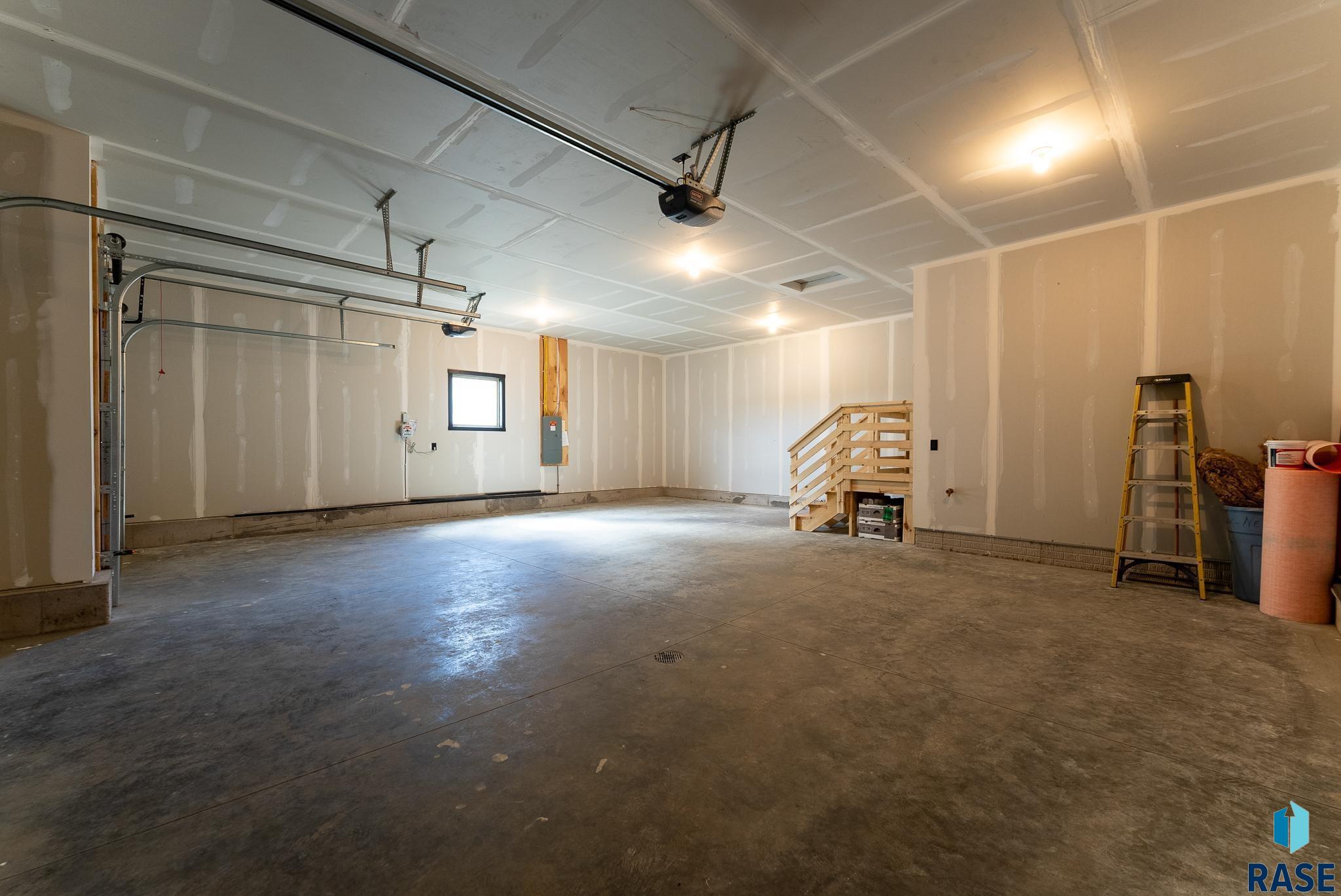 Harrisburg, South Dakota 57032, United States, 5 Bedrooms Bedrooms, ,3 BathroomsBathrooms,Residential,Active,169312