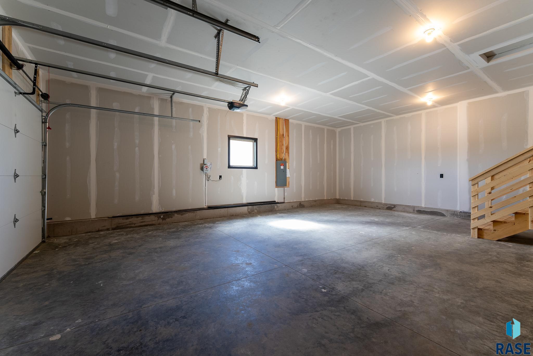 Harrisburg, South Dakota 57032, United States, 5 Bedrooms Bedrooms, ,3 BathroomsBathrooms,Residential,Active,169312