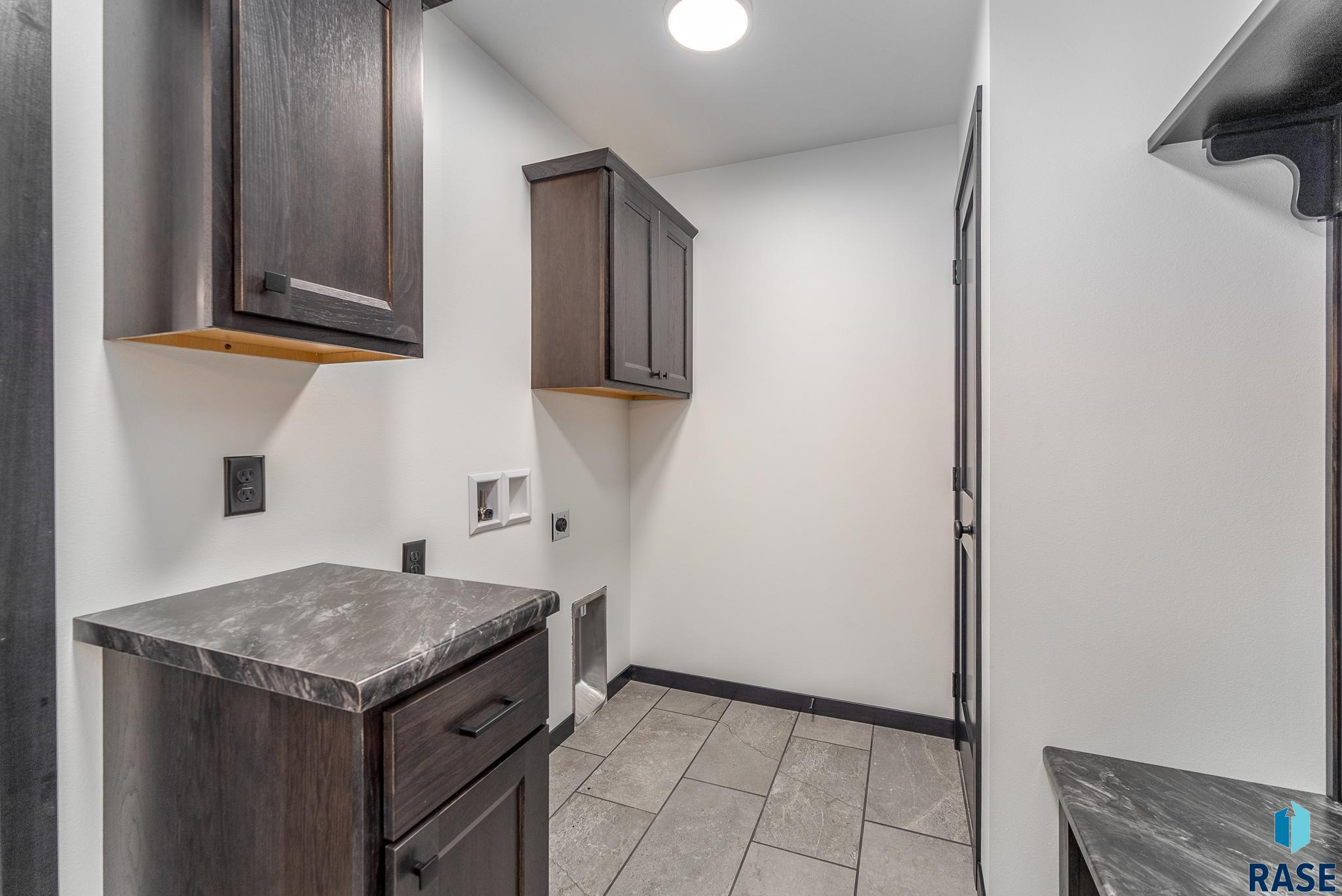 Harrisburg, South Dakota 57032, United States, 5 Bedrooms Bedrooms, ,3 BathroomsBathrooms,Residential,Active,169312