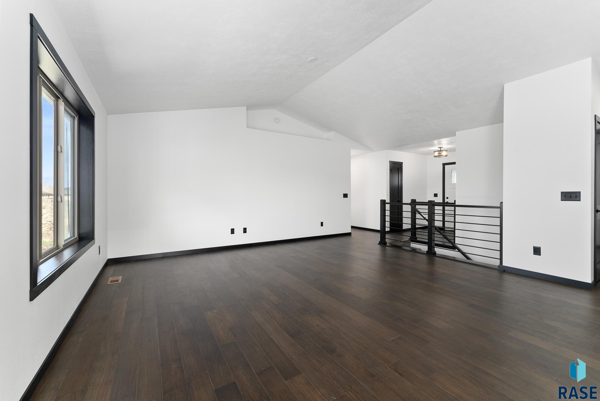 Harrisburg, South Dakota 57032, United States, 5 Bedrooms Bedrooms, ,3 BathroomsBathrooms,Residential,Active,169312