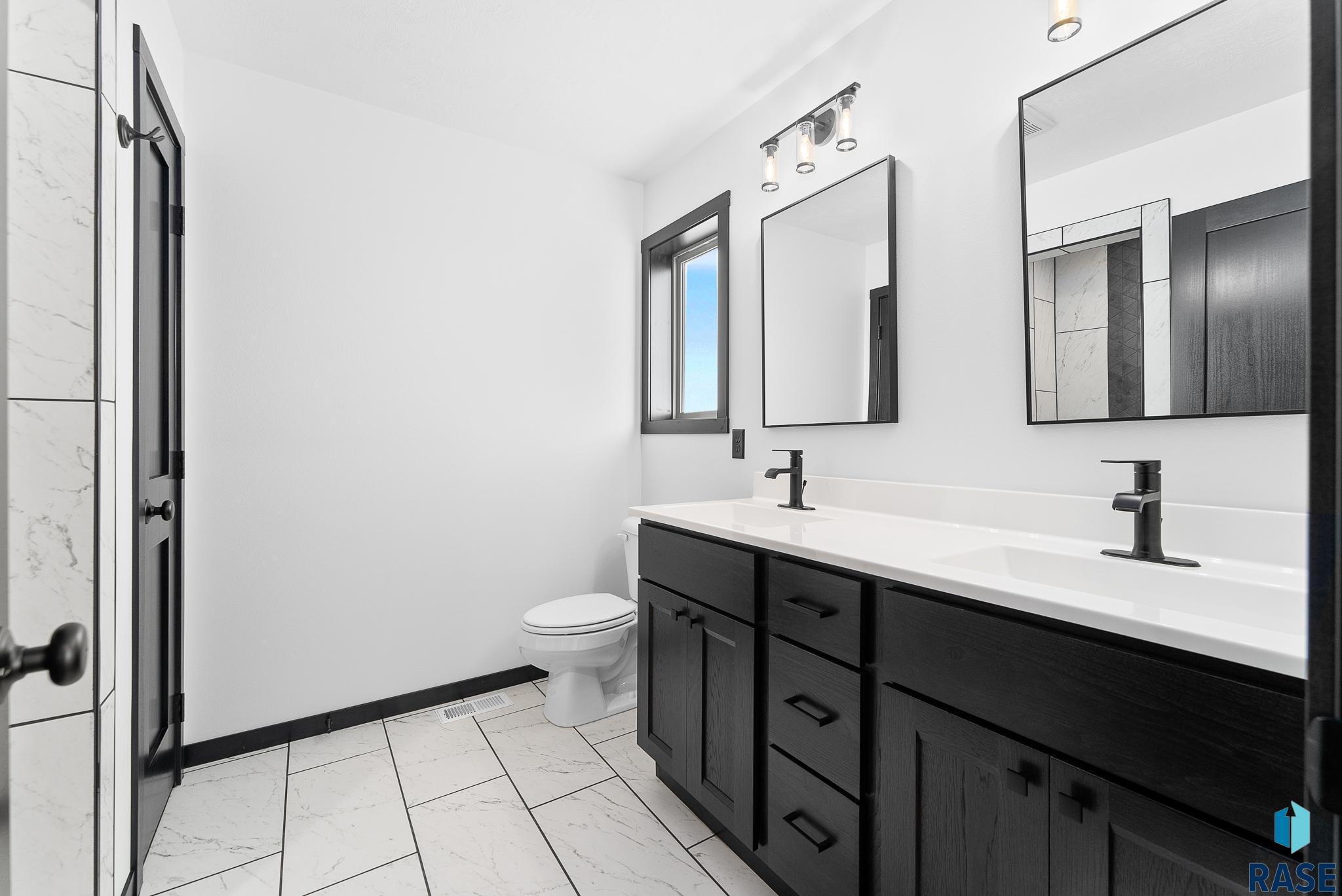 Harrisburg, South Dakota 57032, United States, 5 Bedrooms Bedrooms, ,3 BathroomsBathrooms,Residential,Active,169312