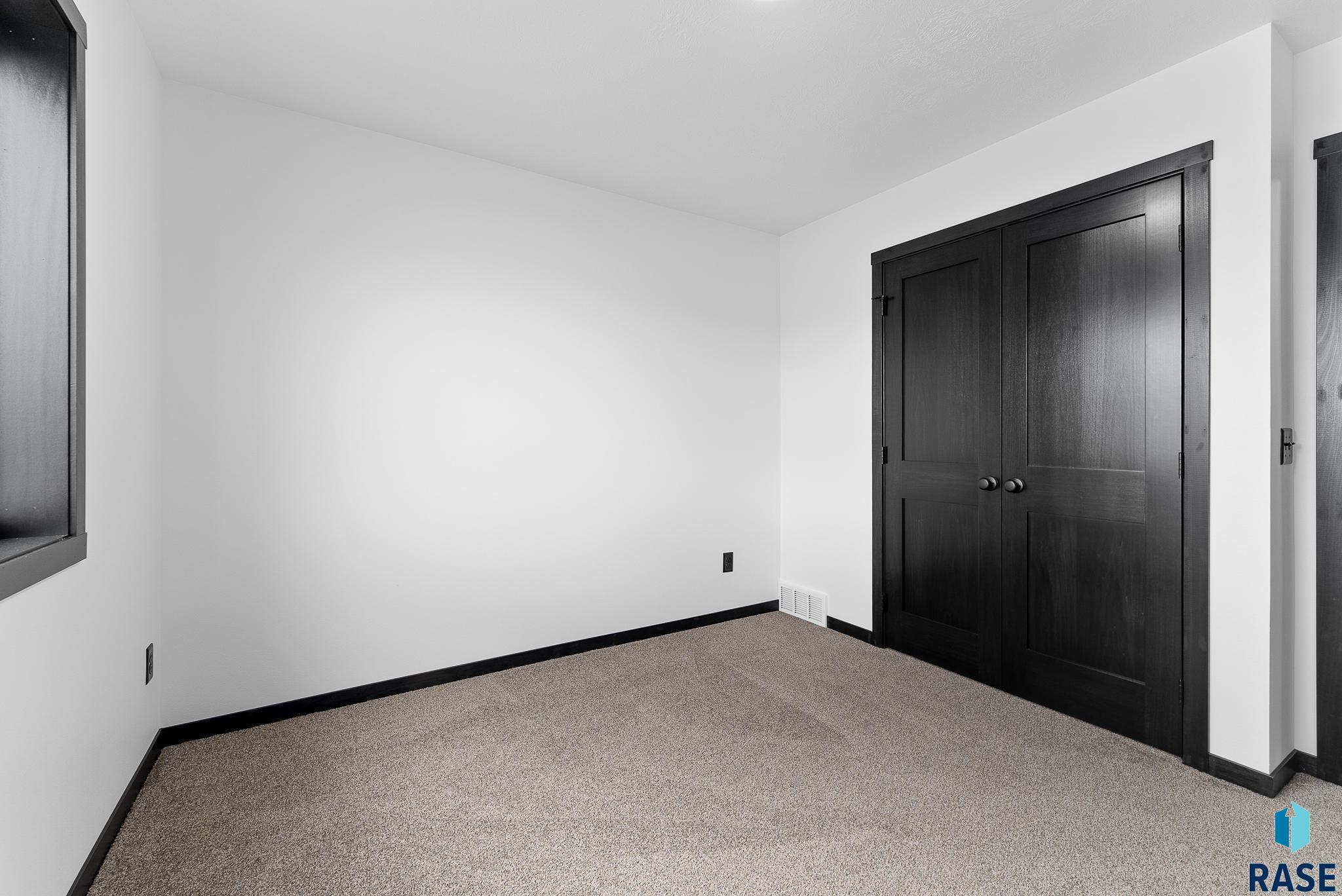 Harrisburg, South Dakota 57032, United States, 5 Bedrooms Bedrooms, ,3 BathroomsBathrooms,Residential,Active,169312