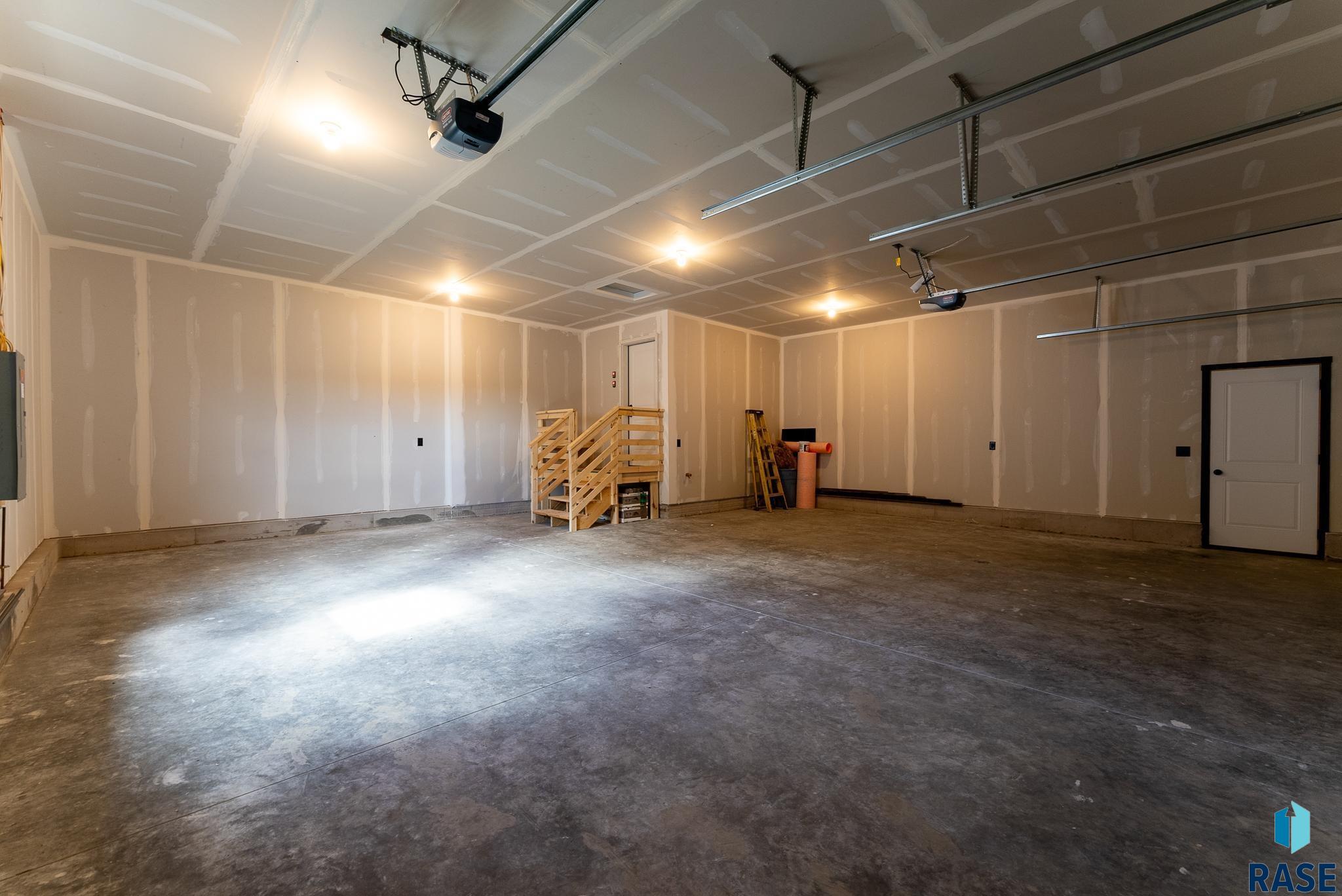 Harrisburg, South Dakota 57032, United States, 5 Bedrooms Bedrooms, ,3 BathroomsBathrooms,Residential,Active,169312