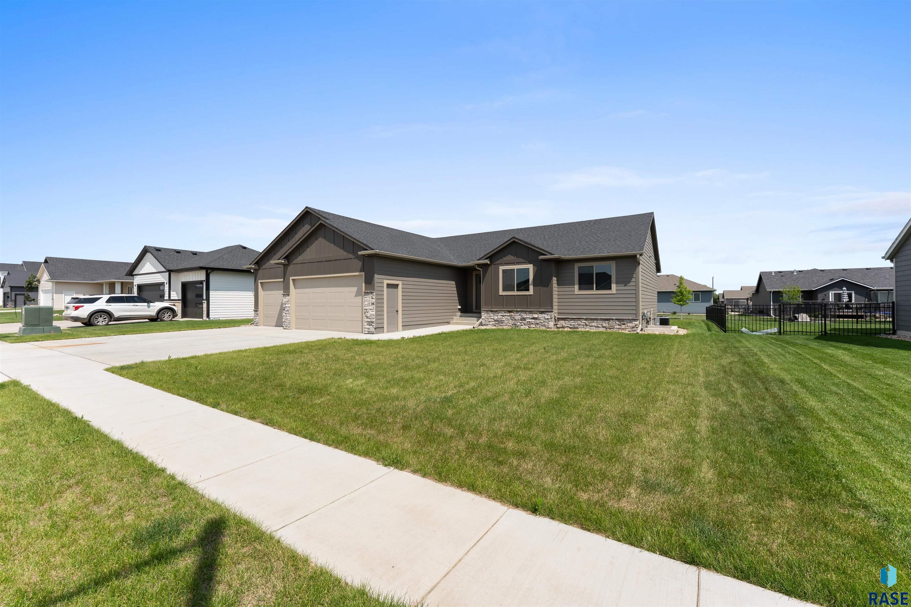 Harrisburg, South Dakota 57032, United States, 5 Bedrooms Bedrooms, ,3 BathroomsBathrooms,Residential,Active,169312