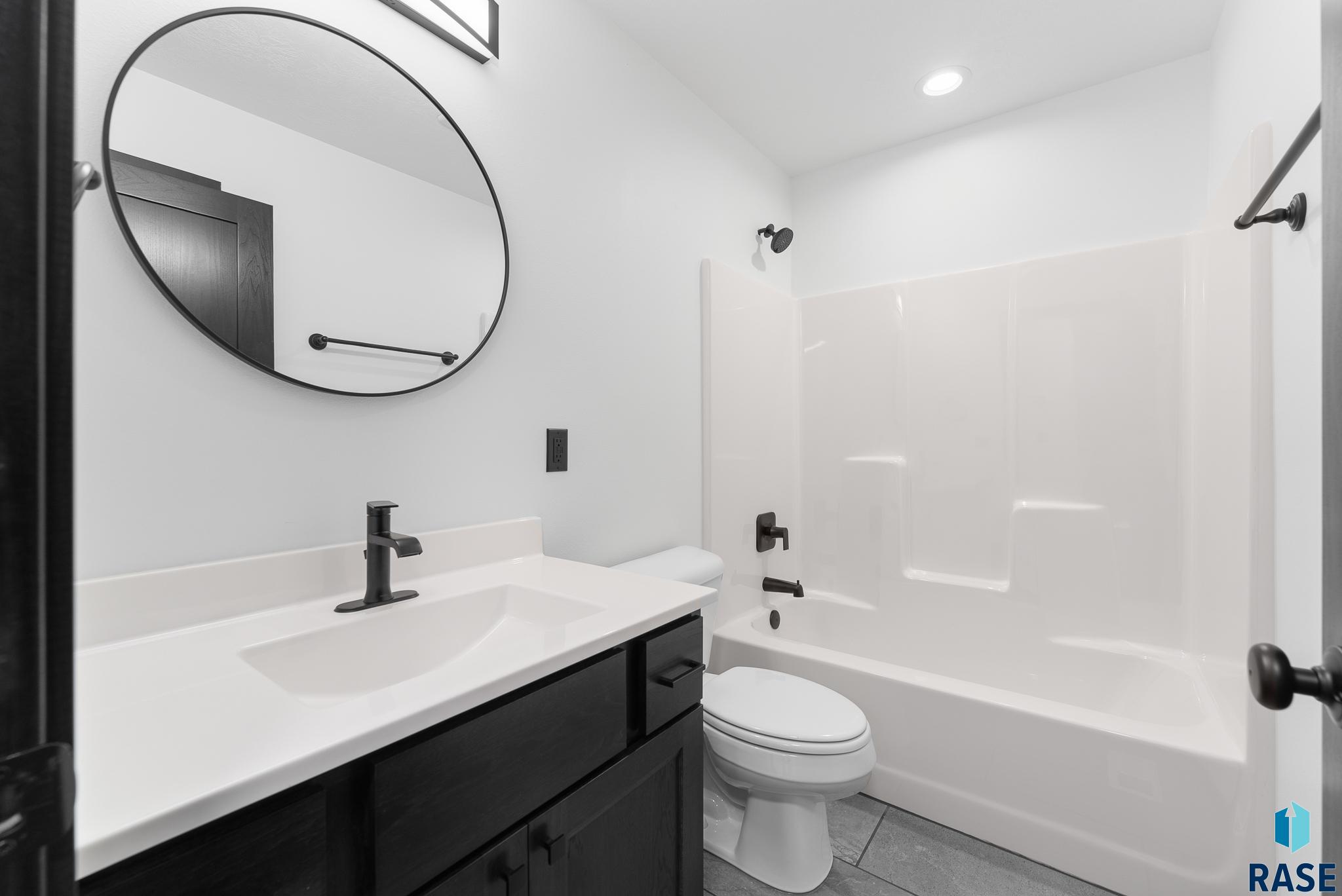 Harrisburg, South Dakota 57032, United States, 5 Bedrooms Bedrooms, ,3 BathroomsBathrooms,Residential,Active,169312