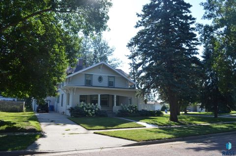 Homes For Sale - 500 Canyon Avenue<br/> Garretson, SD 57030