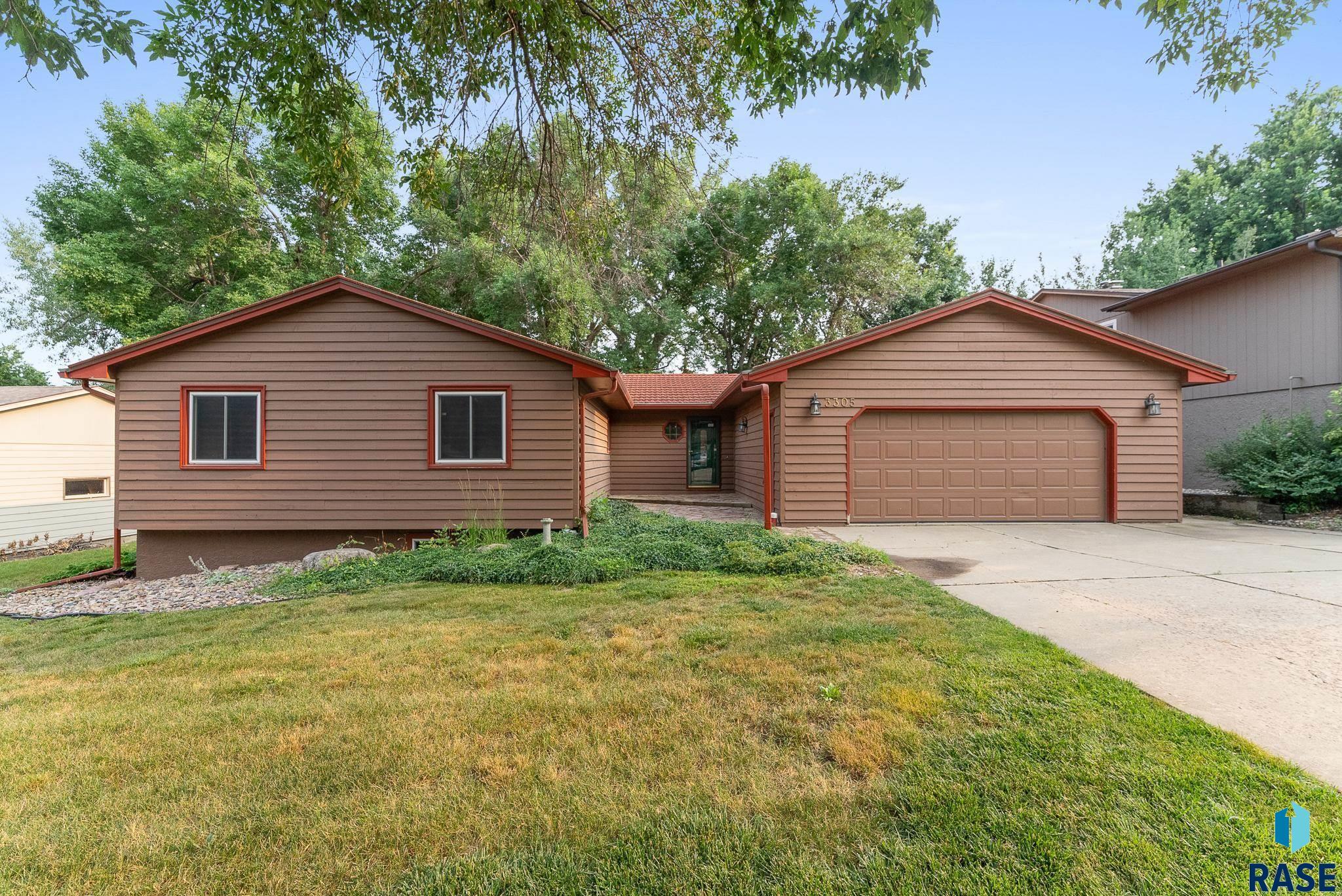 3305 E 33rd St Street, Sioux Falls, South Dakota image 1