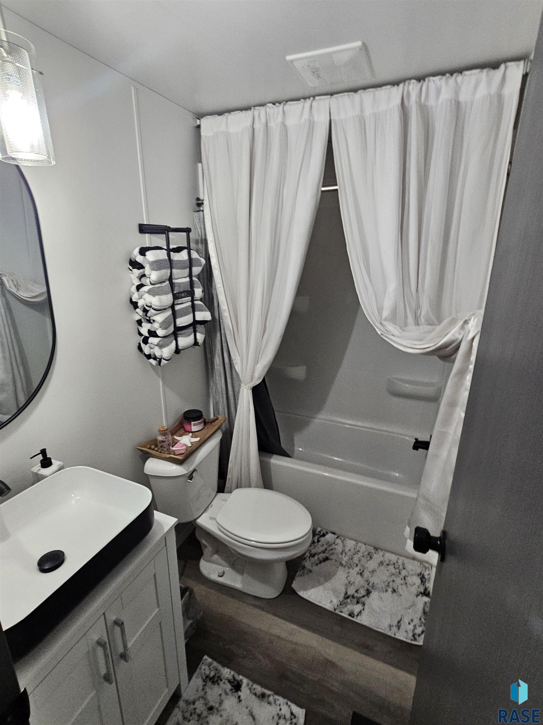 812 N Teal Pl Place, Sioux Falls, New Jersey image 8