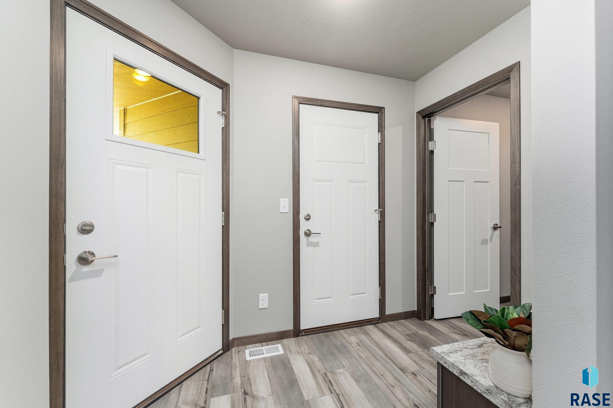 1901 N Tina Dr Drive, Sioux Falls, South Dakota image 9
