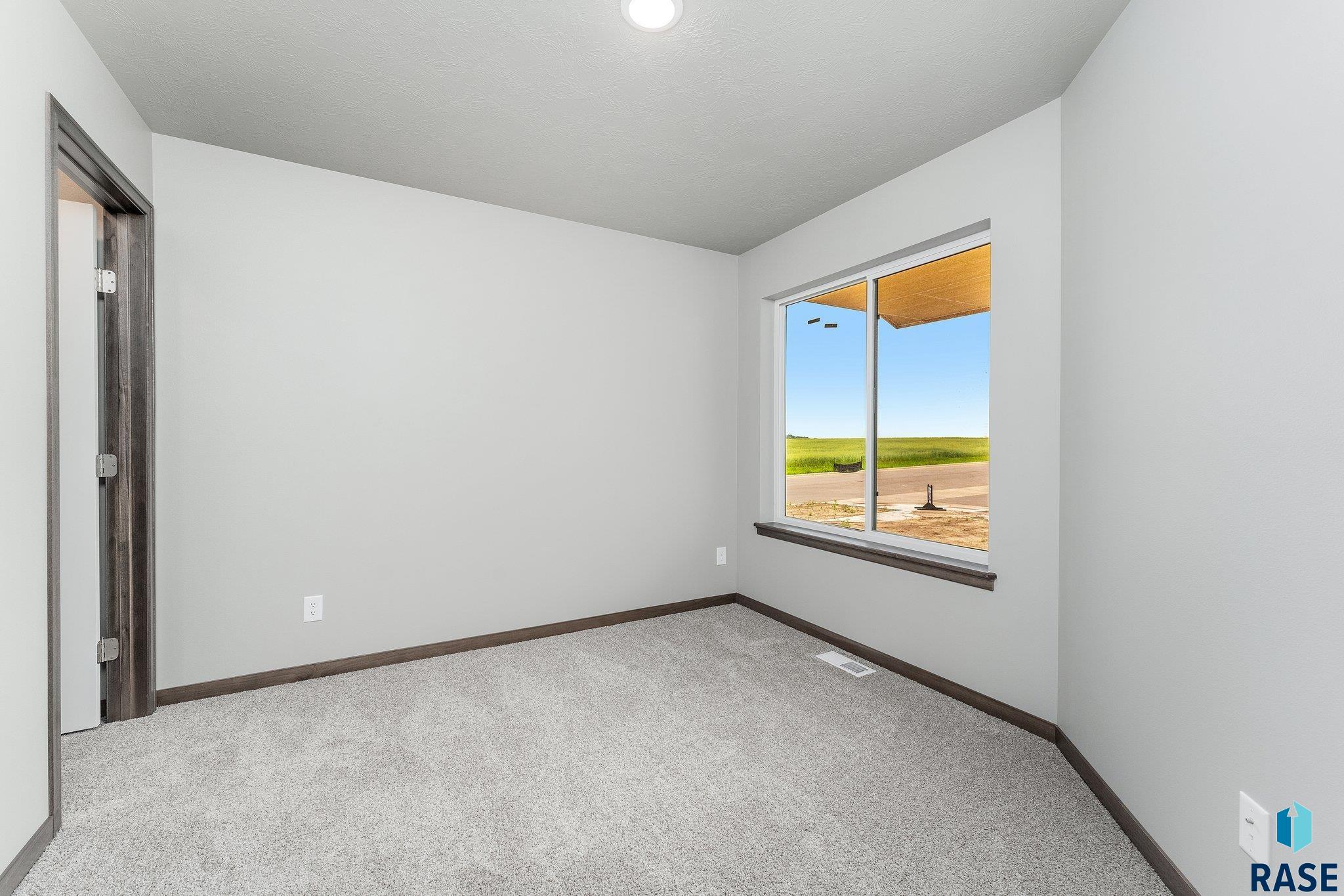1901 N Tina Dr Drive, Sioux Falls, South Dakota image 7