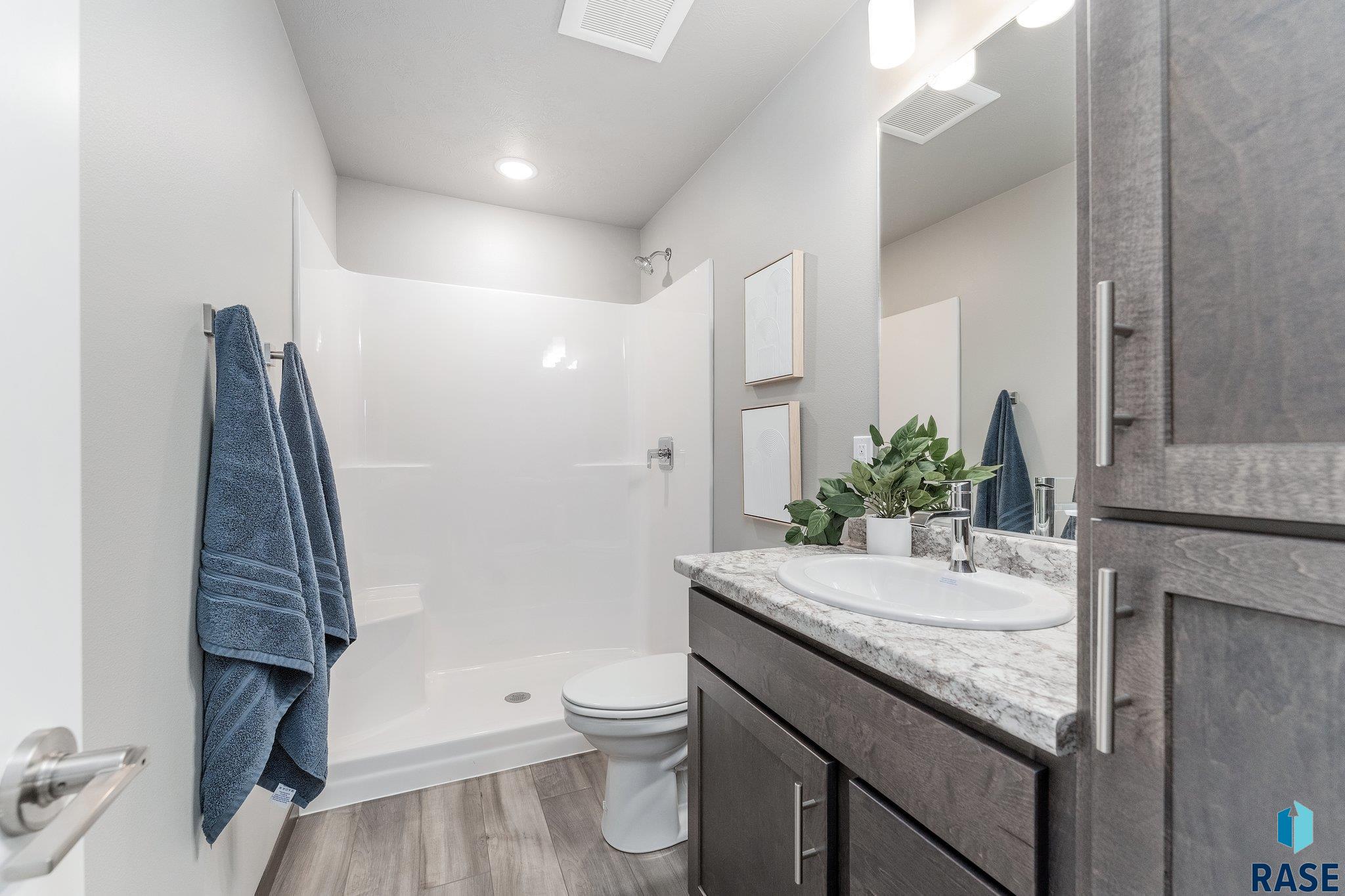 1901 N Tina Dr Drive, Sioux Falls, South Dakota image 4