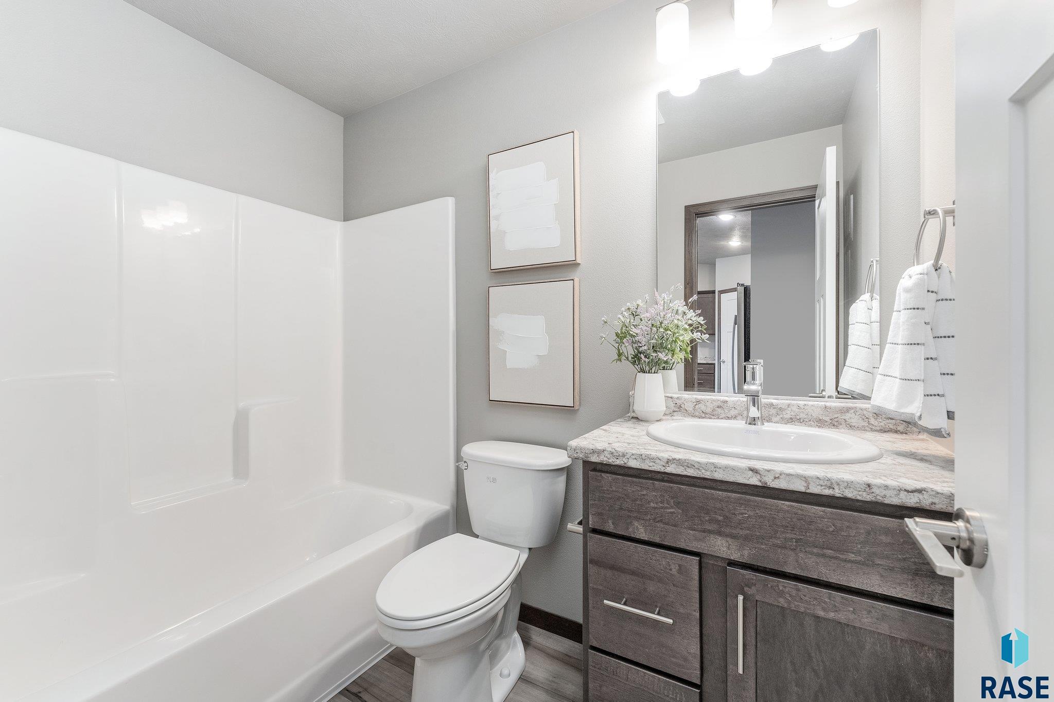 1901 N Tina Dr Drive, Sioux Falls, South Dakota image 6