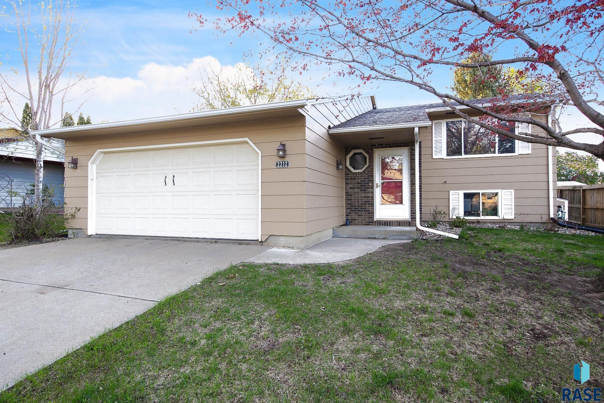2212 S Melanie Ln Lane, Sioux Falls, New Jersey image 1