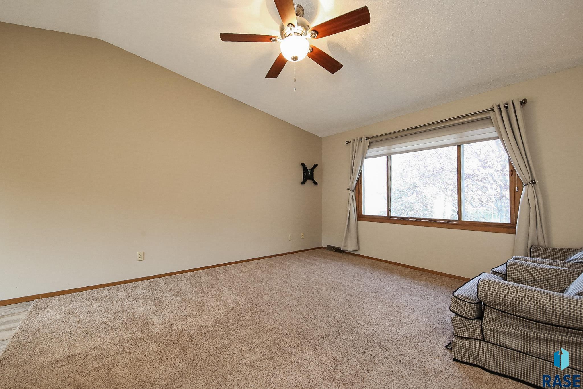 2212 S Melanie Ln Lane, Sioux Falls, New Jersey image 4