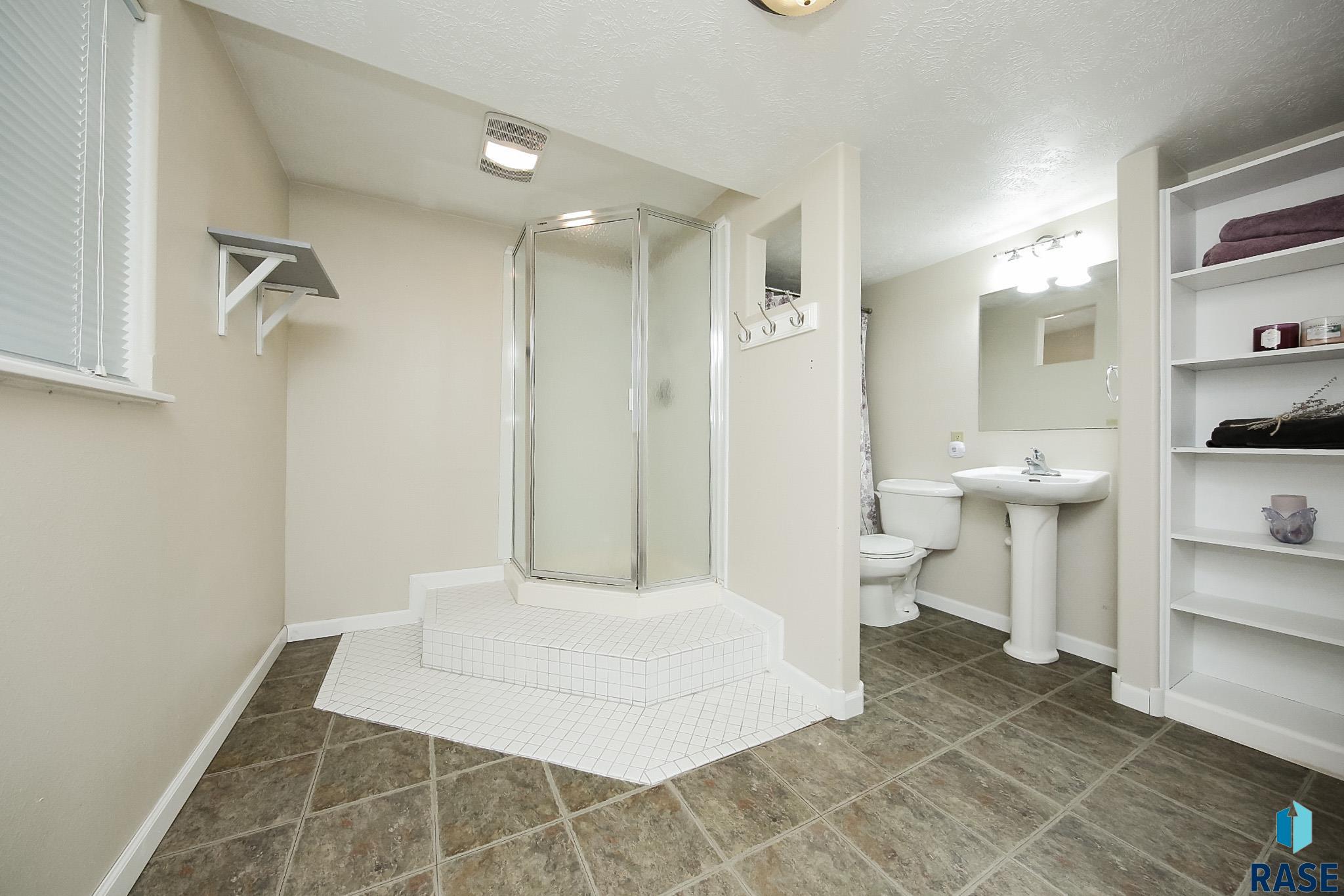 823 S 2nd Ave Avenue, Sioux Falls, New Jersey image 25