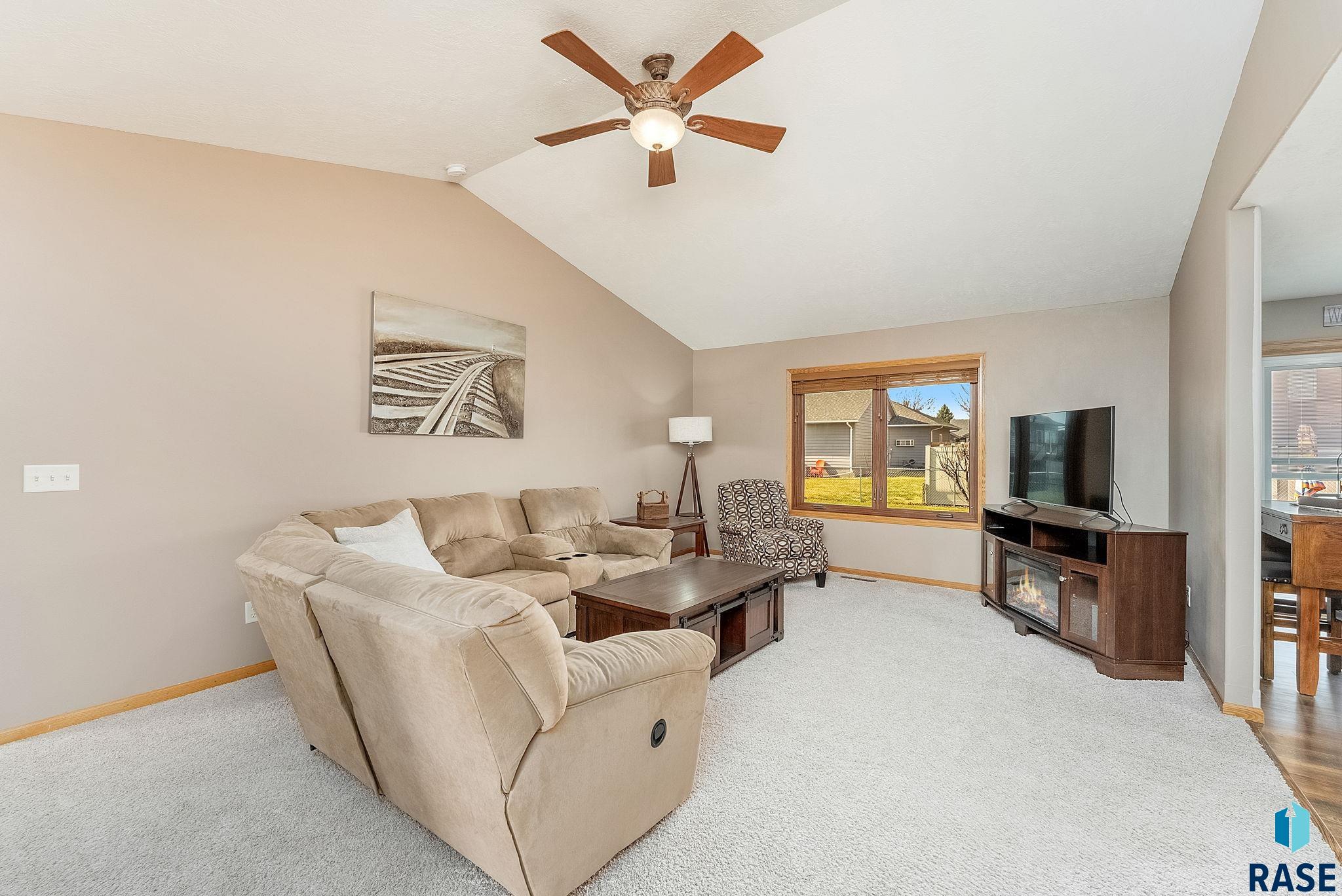 305 W Hackberry St Street, Brandon, New Jersey image 8