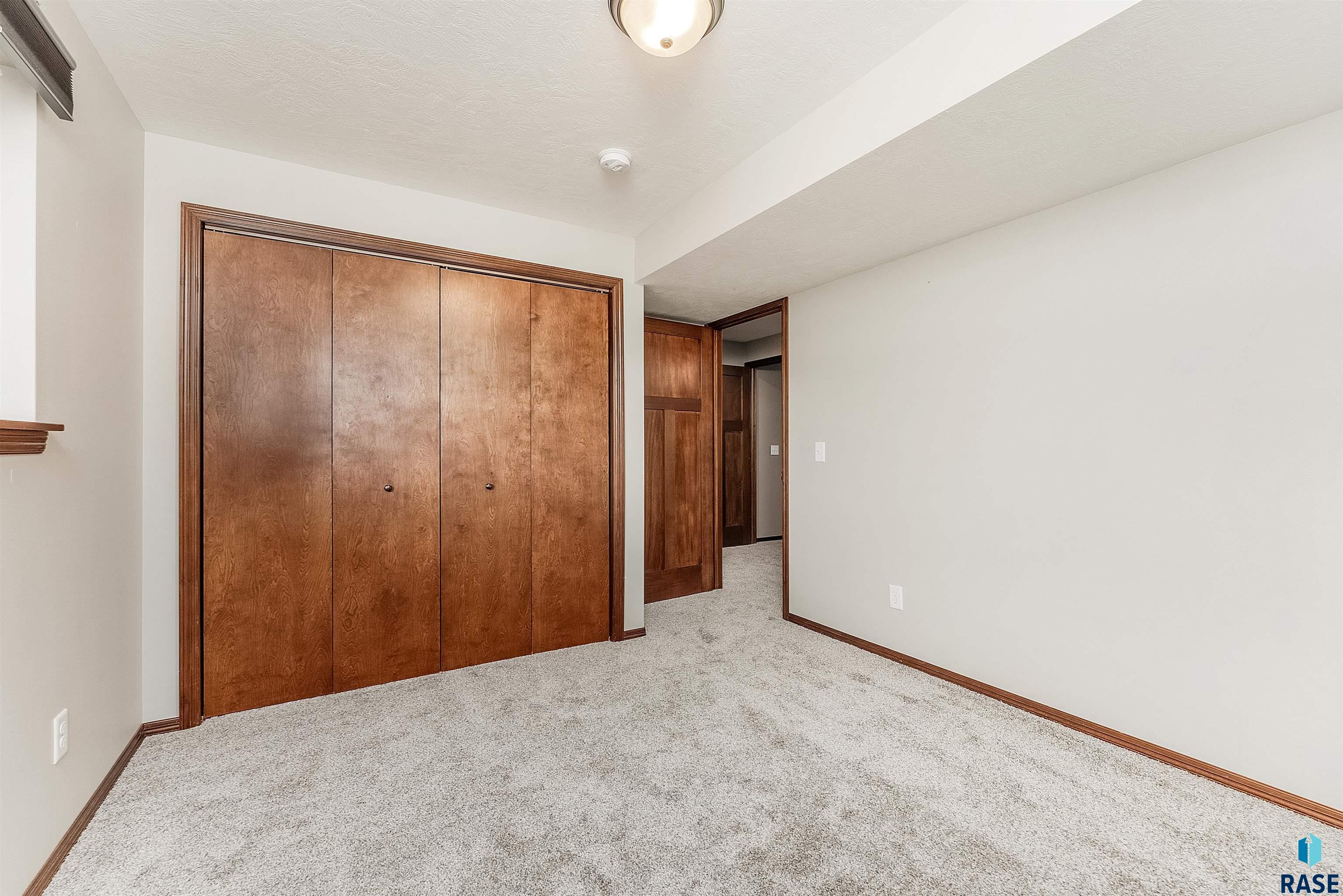 Sioux Falls, South Dakota 57106, United States, 4 Bedrooms Bedrooms, ,3 BathroomsBathrooms,Residential,Active,161320