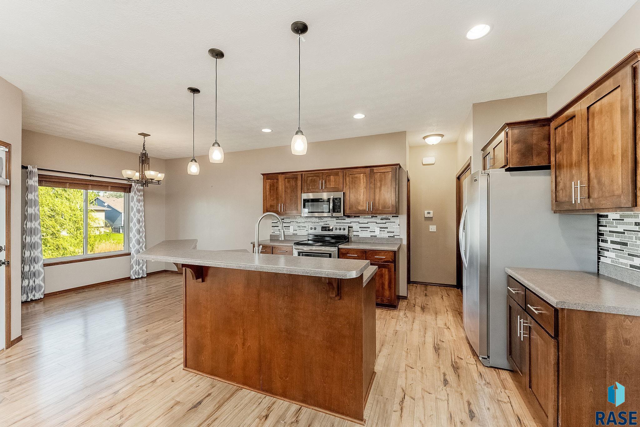 Sioux Falls, South Dakota 57106, United States, 4 Bedrooms Bedrooms, ,3 BathroomsBathrooms,Residential,Active,161320