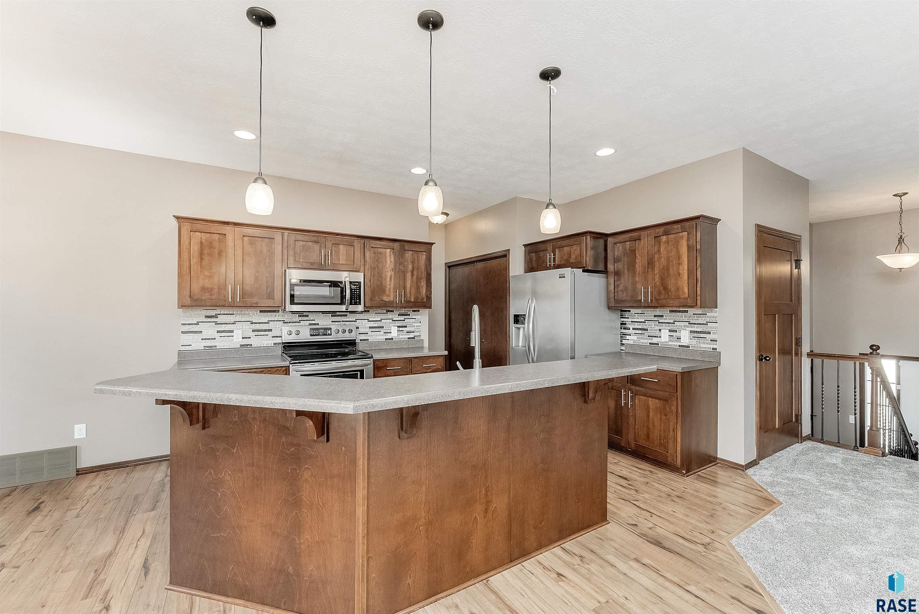 Sioux Falls, South Dakota 57106, United States, 4 Bedrooms Bedrooms, ,3 BathroomsBathrooms,Residential,Active,161320