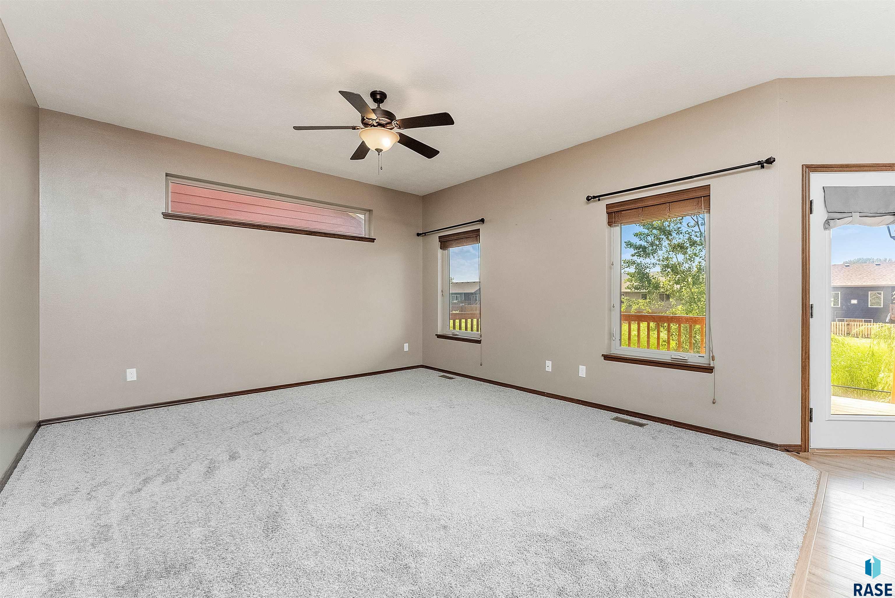 Sioux Falls, South Dakota 57106, United States, 4 Bedrooms Bedrooms, ,3 BathroomsBathrooms,Residential,Active,161320