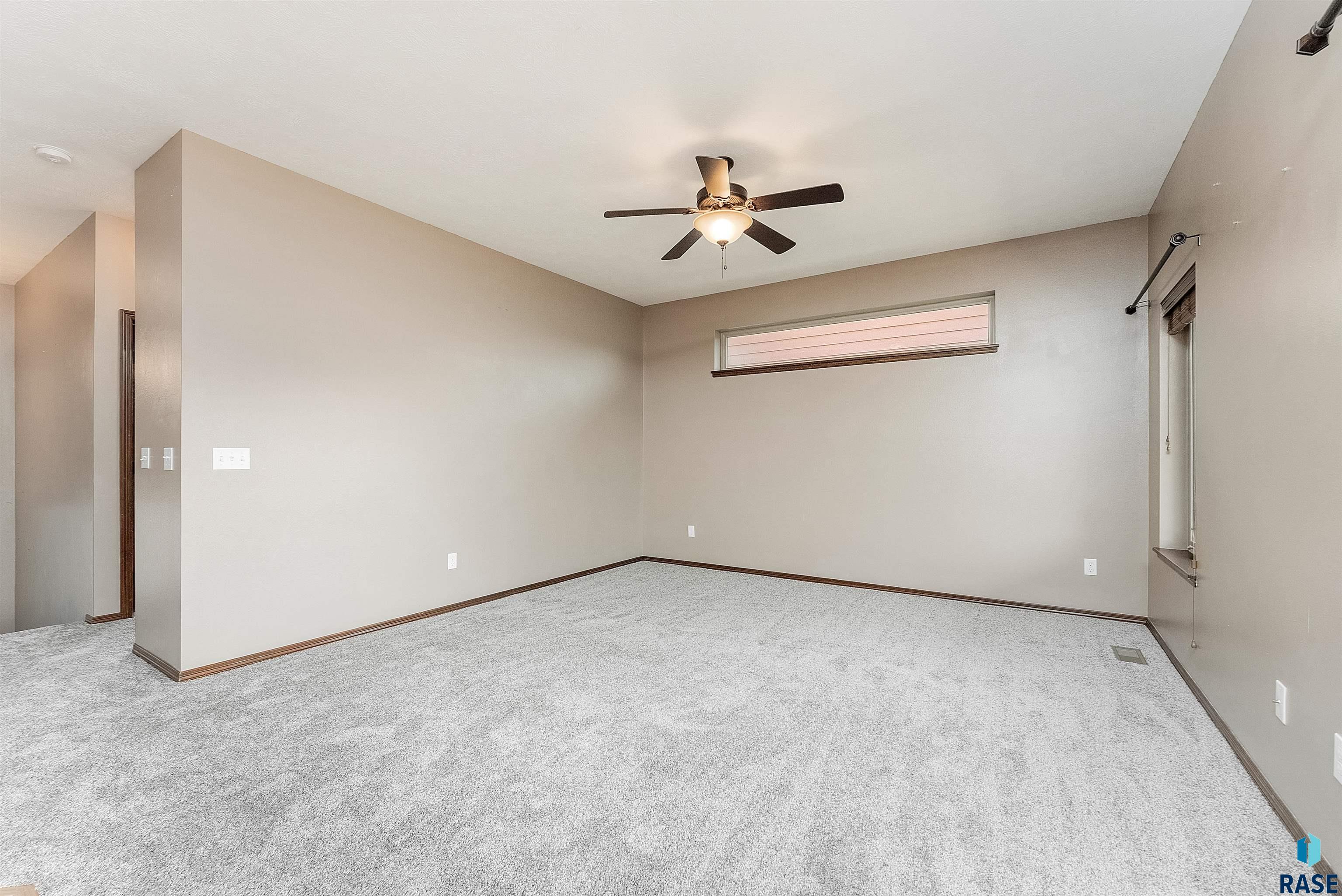 Sioux Falls, South Dakota 57106, United States, 4 Bedrooms Bedrooms, ,3 BathroomsBathrooms,Residential,Active,161320