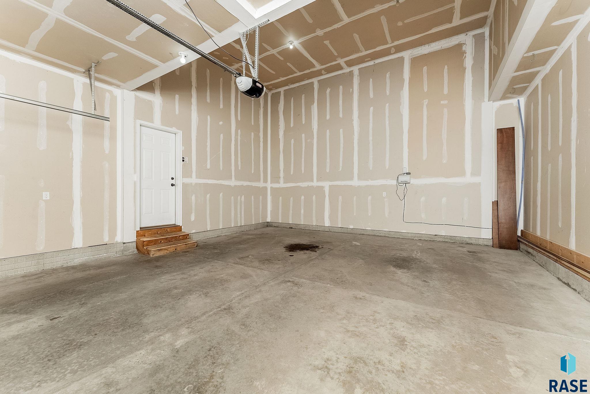 Sioux Falls, South Dakota 57106, United States, 4 Bedrooms Bedrooms, ,3 BathroomsBathrooms,Residential,Active,161320