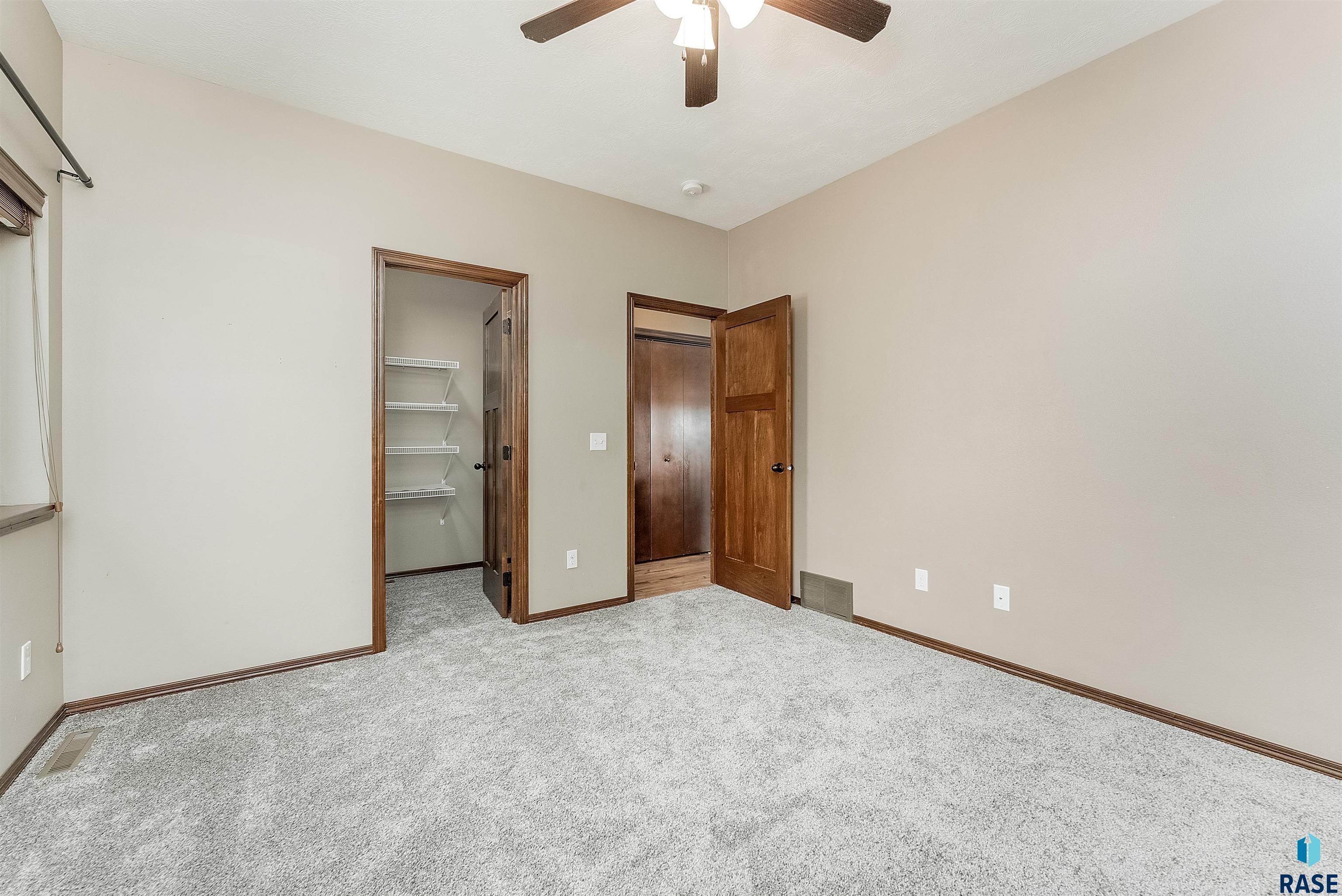 Sioux Falls, South Dakota 57106, United States, 4 Bedrooms Bedrooms, ,3 BathroomsBathrooms,Residential,Active,161320