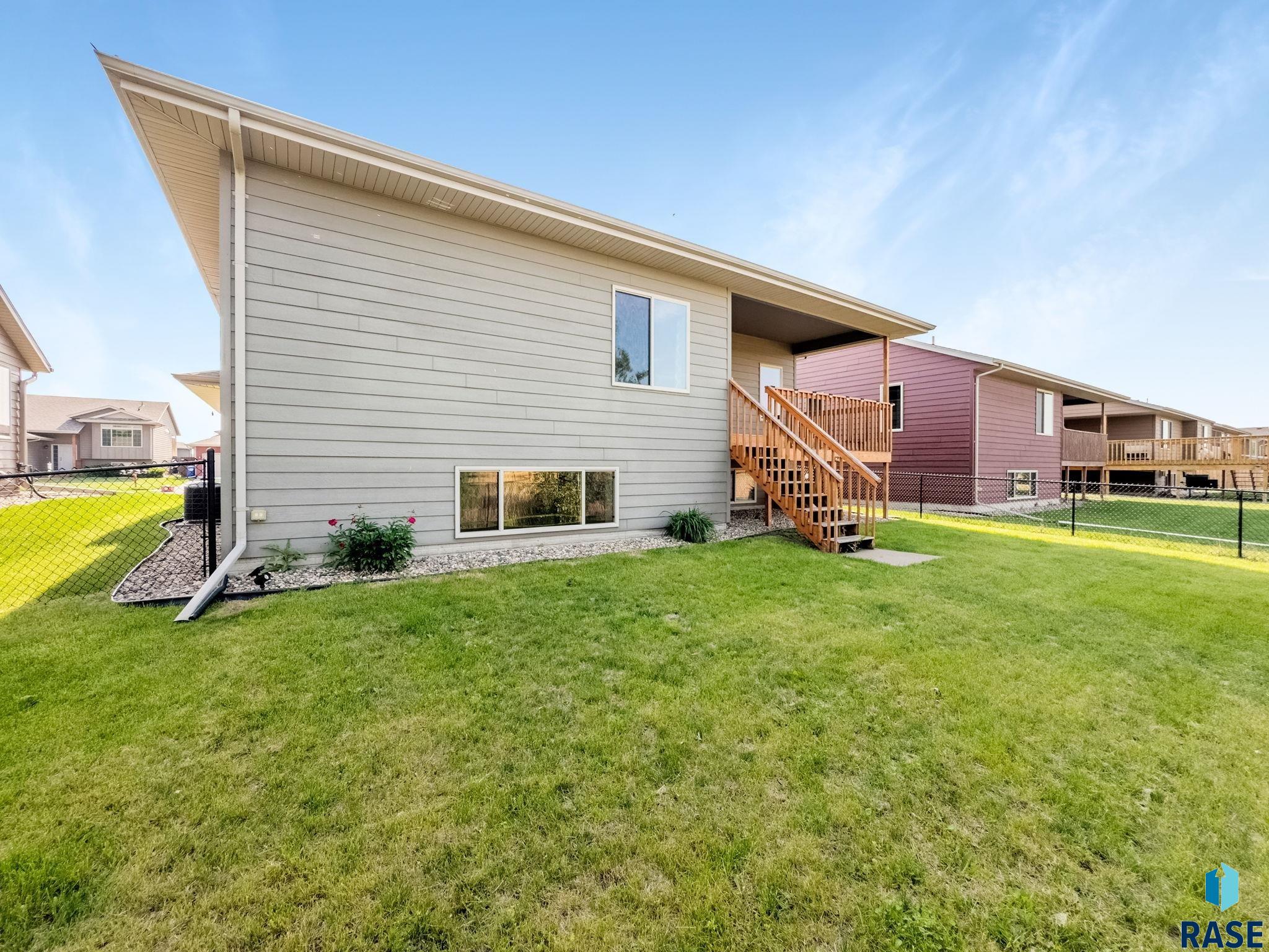 Sioux Falls, South Dakota 57106, United States, 4 Bedrooms Bedrooms, ,3 BathroomsBathrooms,Residential,Active,161320