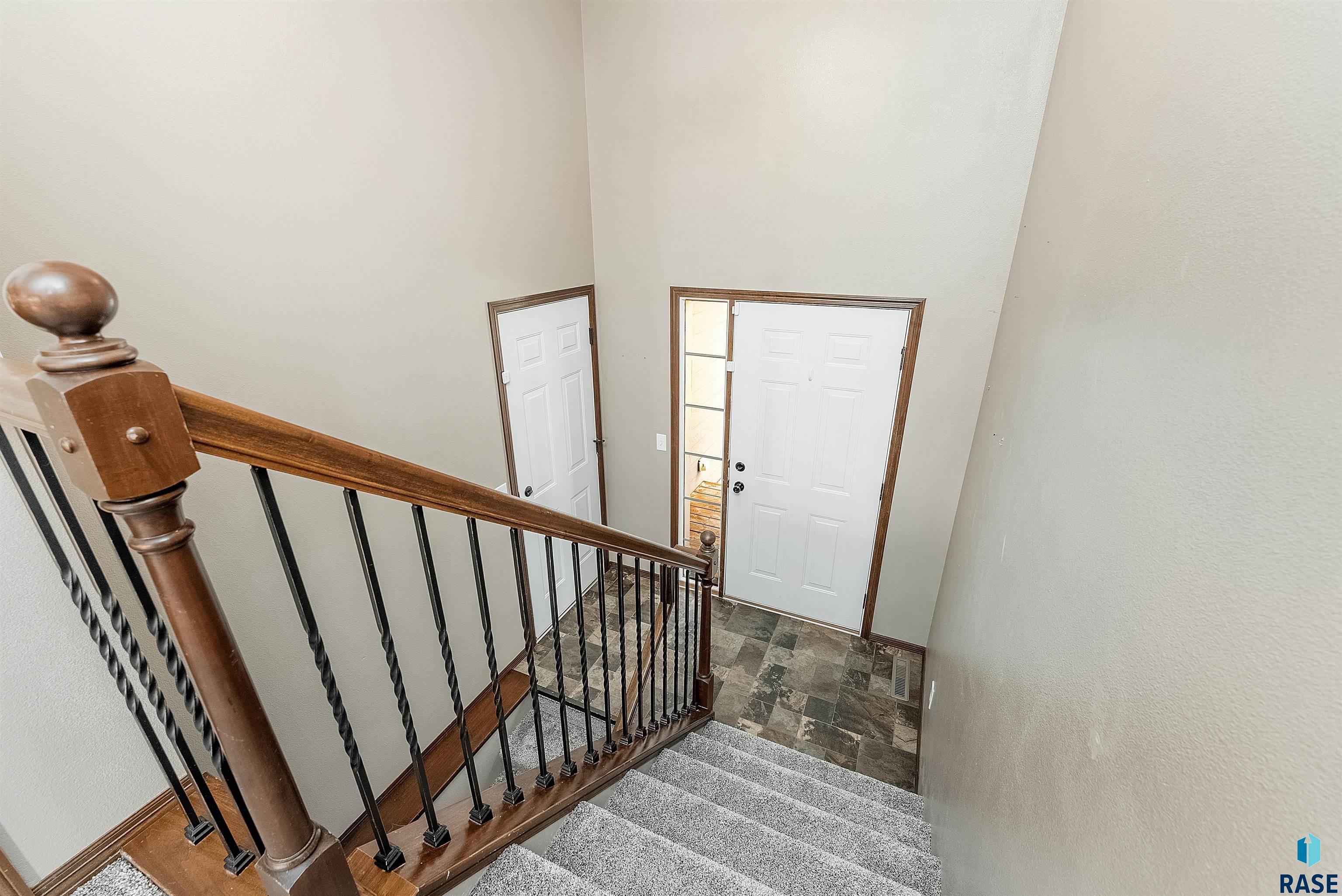 Sioux Falls, South Dakota 57106, United States, 4 Bedrooms Bedrooms, ,3 BathroomsBathrooms,Residential,Active,161320