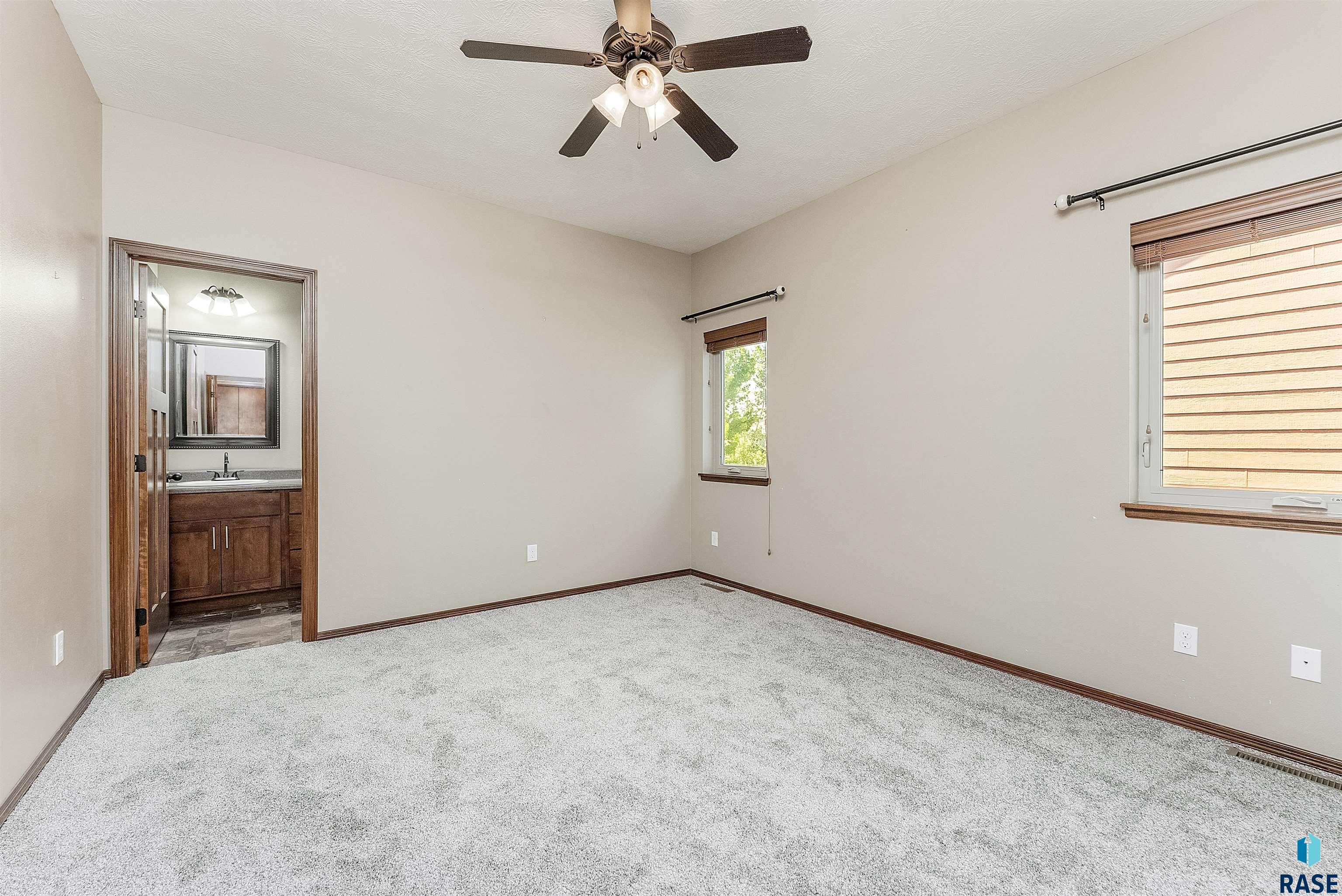 Sioux Falls, South Dakota 57106, United States, 4 Bedrooms Bedrooms, ,3 BathroomsBathrooms,Residential,Active,161320