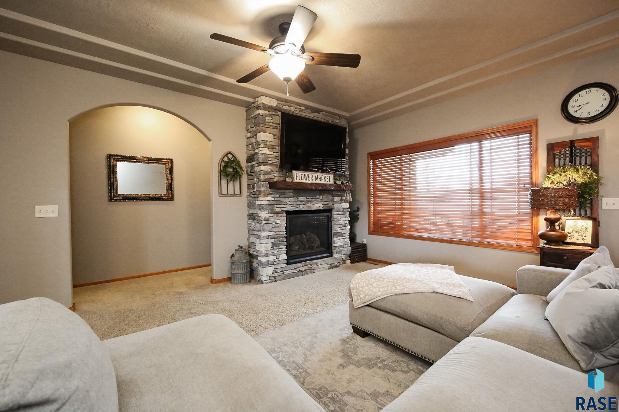 Sioux Falls, South Dakota 57106, United States, 5 Bedrooms Bedrooms, ,3 BathroomsBathrooms,Residential,Active,184731