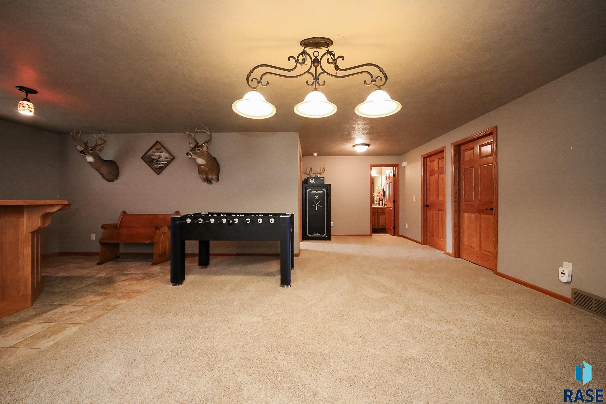 Sioux Falls, South Dakota 57106, United States, 5 Bedrooms Bedrooms, ,3 BathroomsBathrooms,Residential,Active,184731