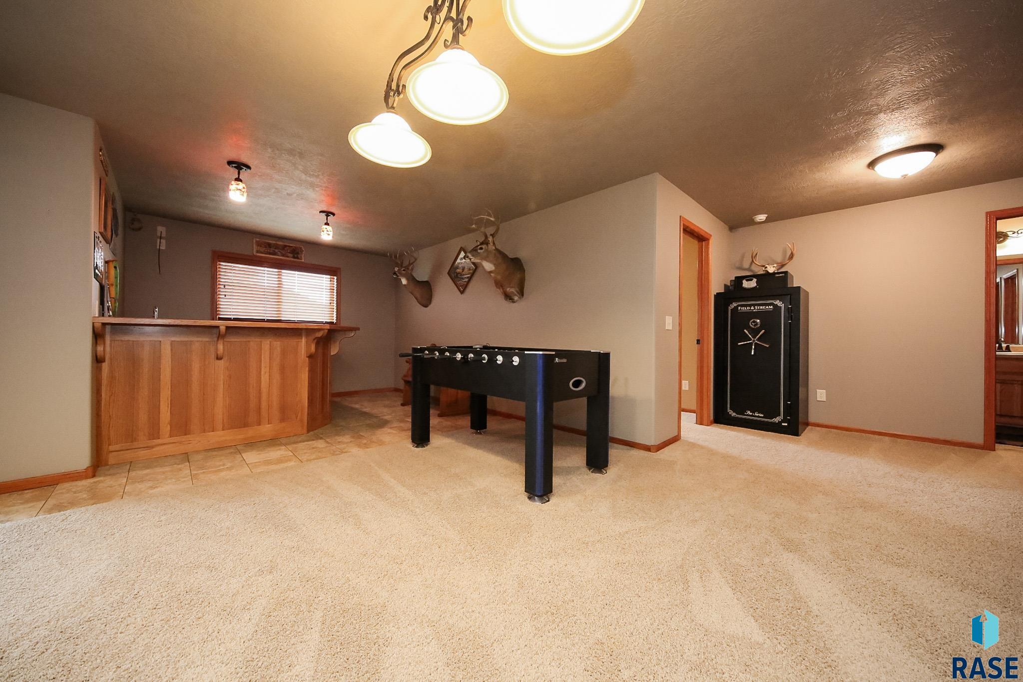 Sioux Falls, South Dakota 57106, United States, 5 Bedrooms Bedrooms, ,3 BathroomsBathrooms,Residential,Active,184731