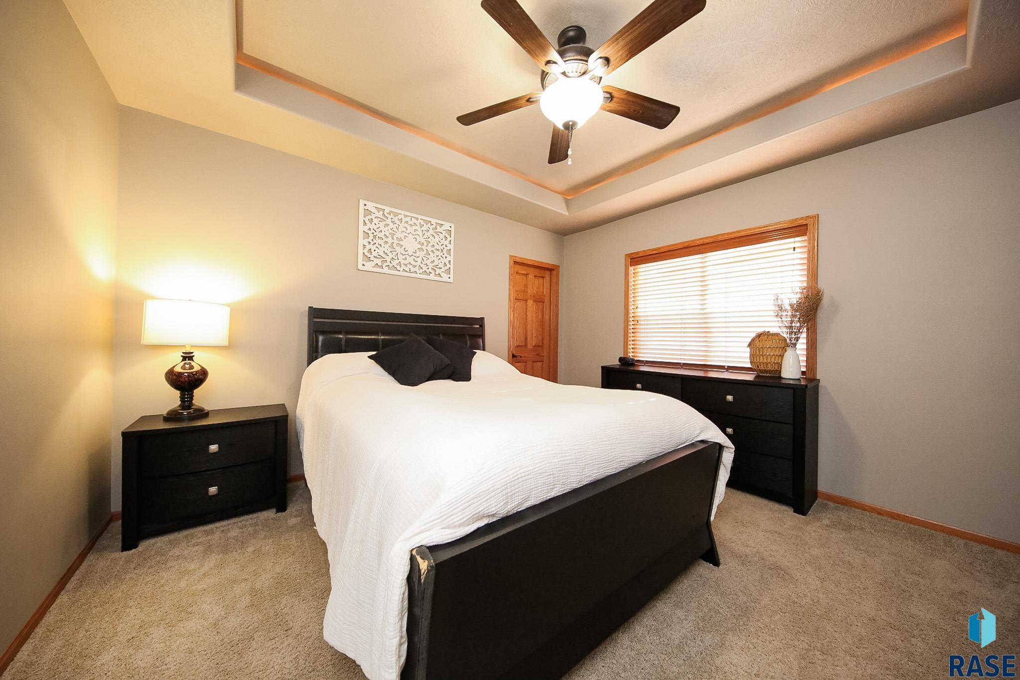 Sioux Falls, South Dakota 57106, United States, 5 Bedrooms Bedrooms, ,3 BathroomsBathrooms,Residential,Active,184731