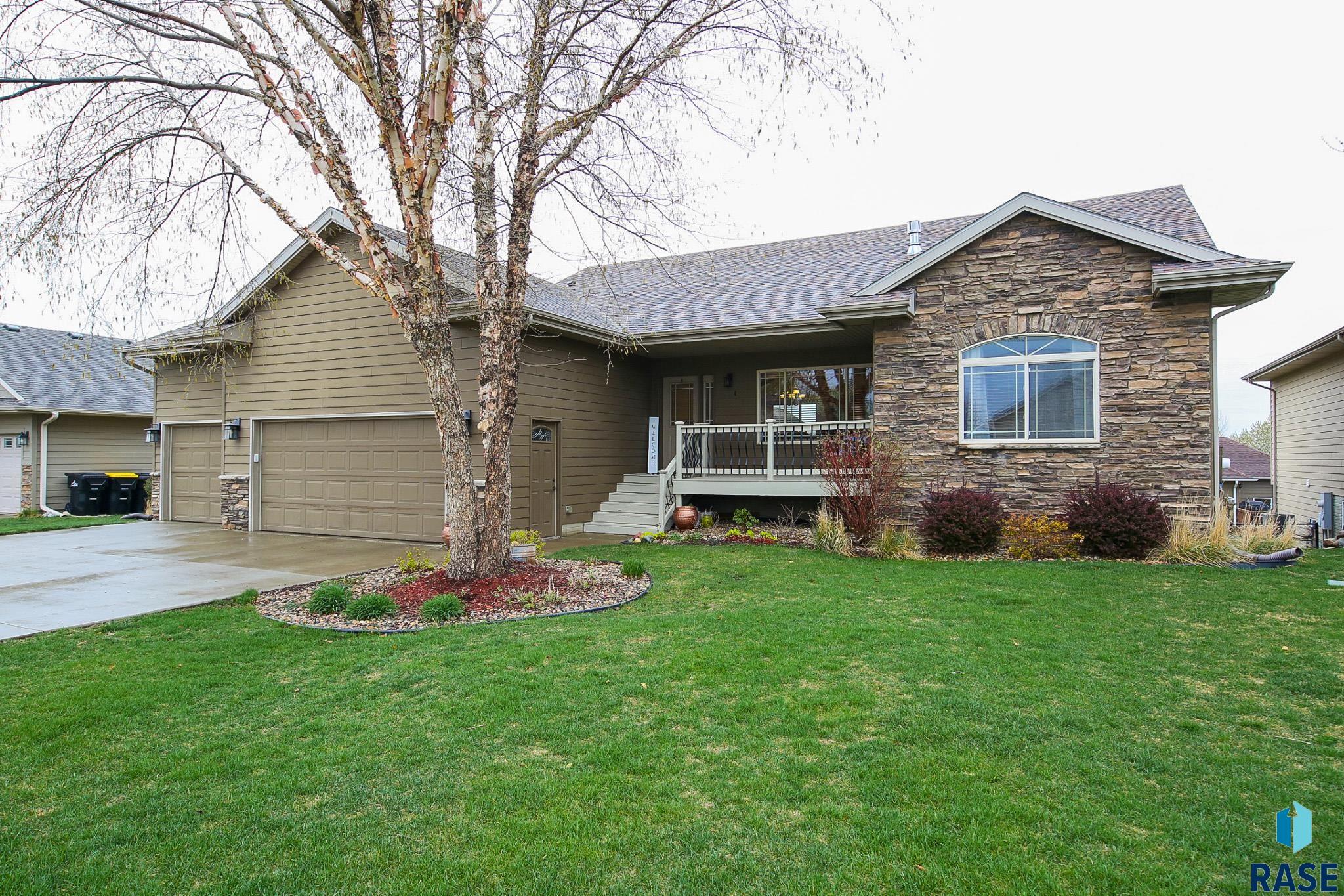 Sioux Falls, South Dakota 57106, United States, 5 Bedrooms Bedrooms, ,3 BathroomsBathrooms,Residential,Active,184731