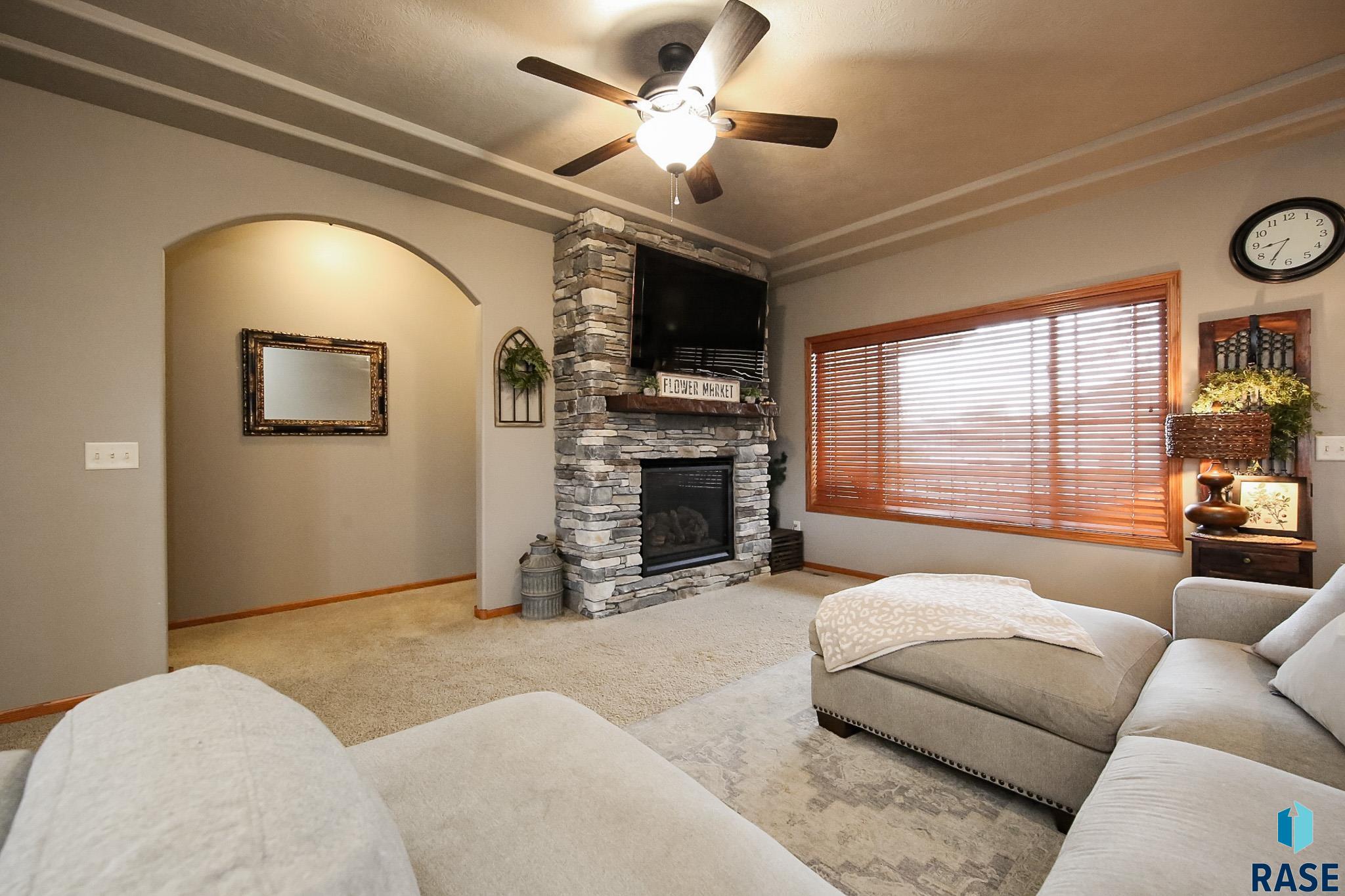 Sioux Falls, South Dakota 57106, United States, 5 Bedrooms Bedrooms, ,3 BathroomsBathrooms,Residential,Active,184731