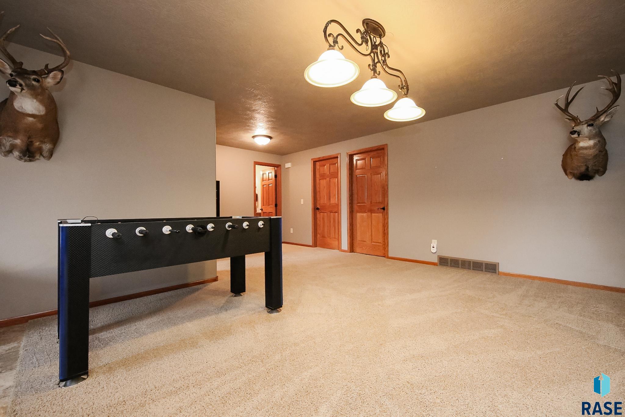 Sioux Falls, South Dakota 57106, United States, 5 Bedrooms Bedrooms, ,3 BathroomsBathrooms,Residential,Active,184731