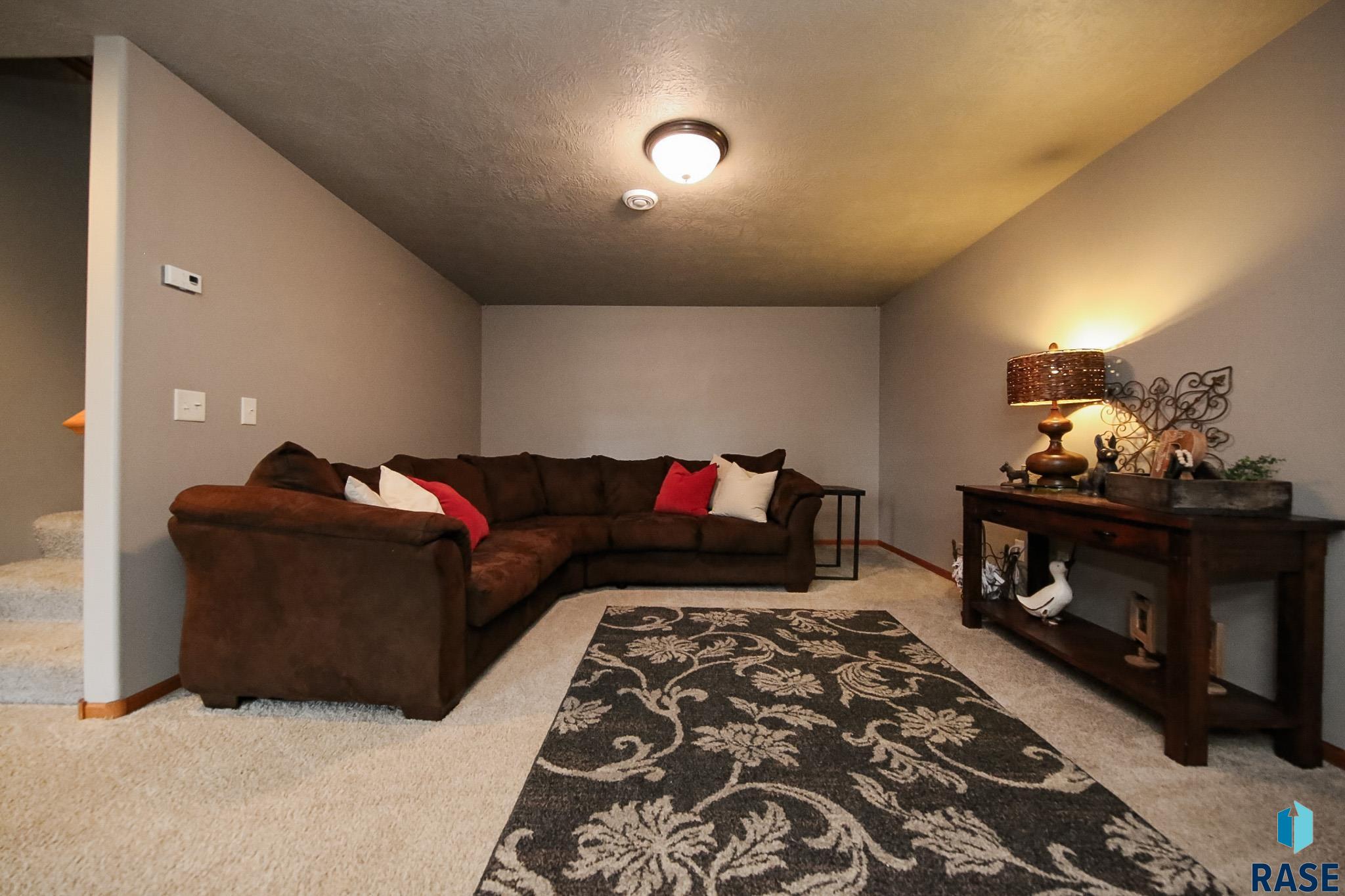 Sioux Falls, South Dakota 57106, United States, 5 Bedrooms Bedrooms, ,3 BathroomsBathrooms,Residential,Active,184731