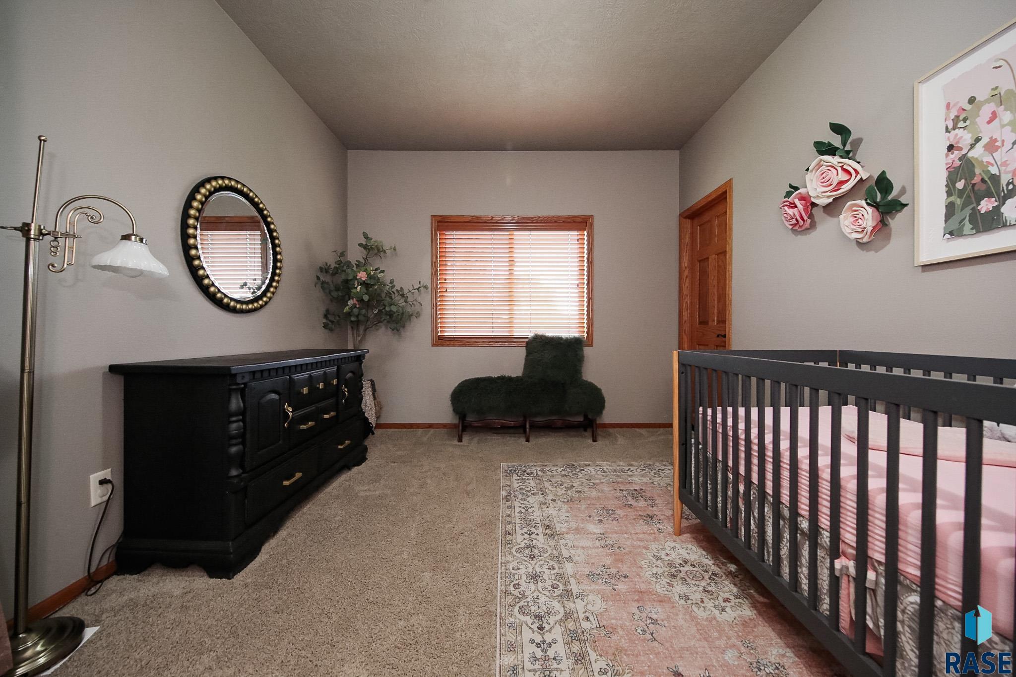 Sioux Falls, South Dakota 57106, United States, 5 Bedrooms Bedrooms, ,3 BathroomsBathrooms,Residential,Active,184731