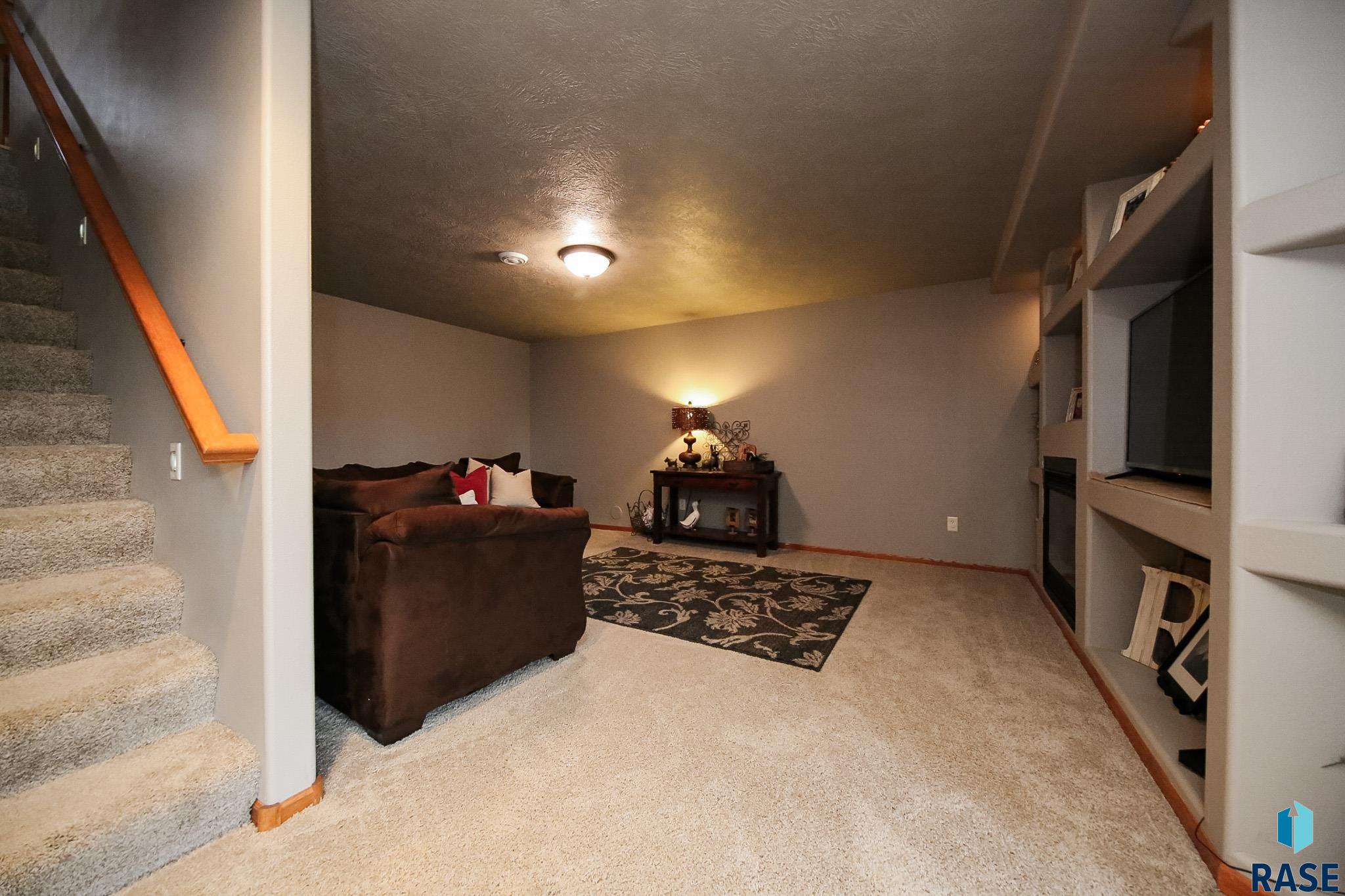 Sioux Falls, South Dakota 57106, United States, 5 Bedrooms Bedrooms, ,3 BathroomsBathrooms,Residential,Active,184731