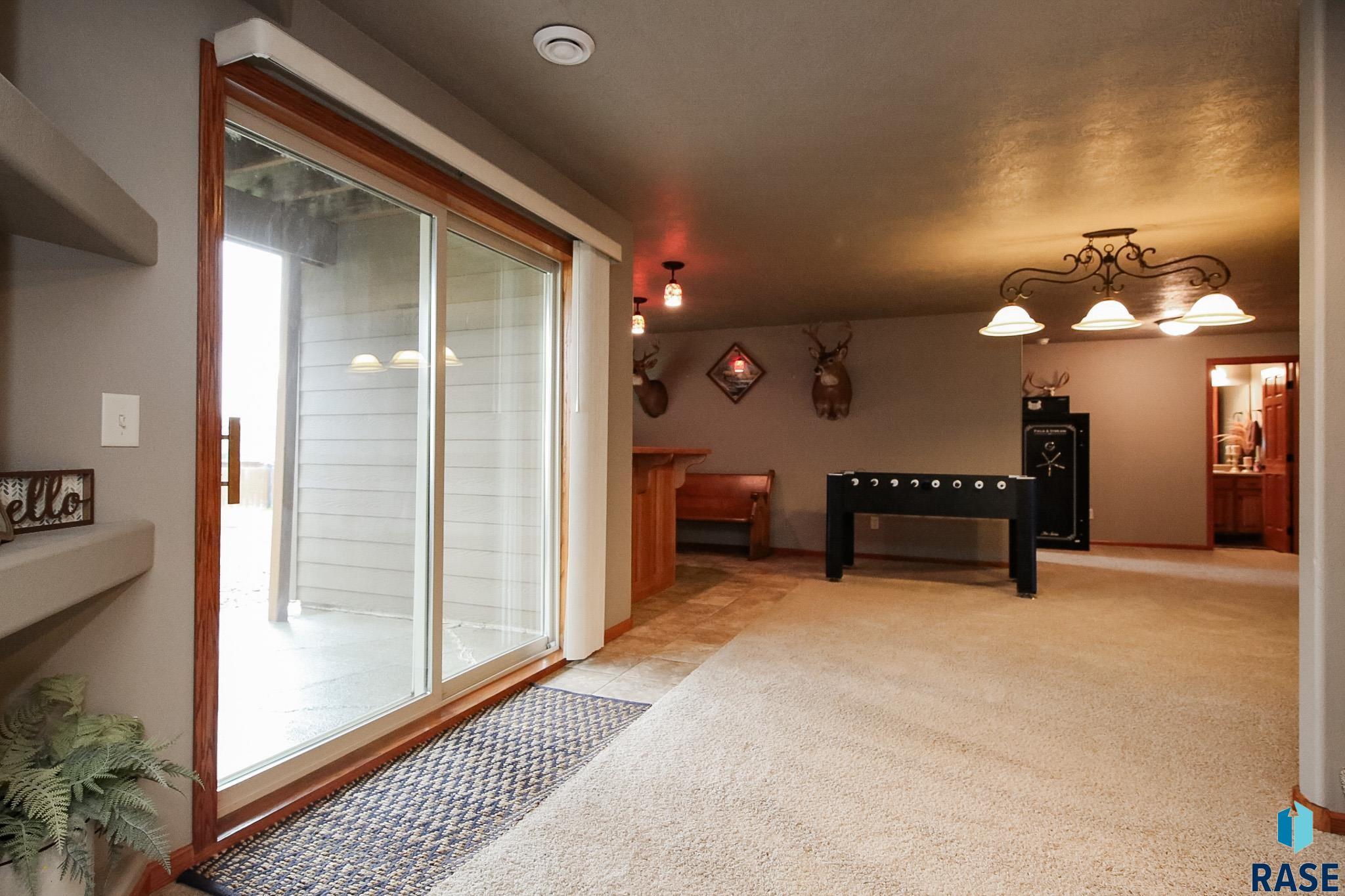 Sioux Falls, South Dakota 57106, United States, 5 Bedrooms Bedrooms, ,3 BathroomsBathrooms,Residential,Active,184731